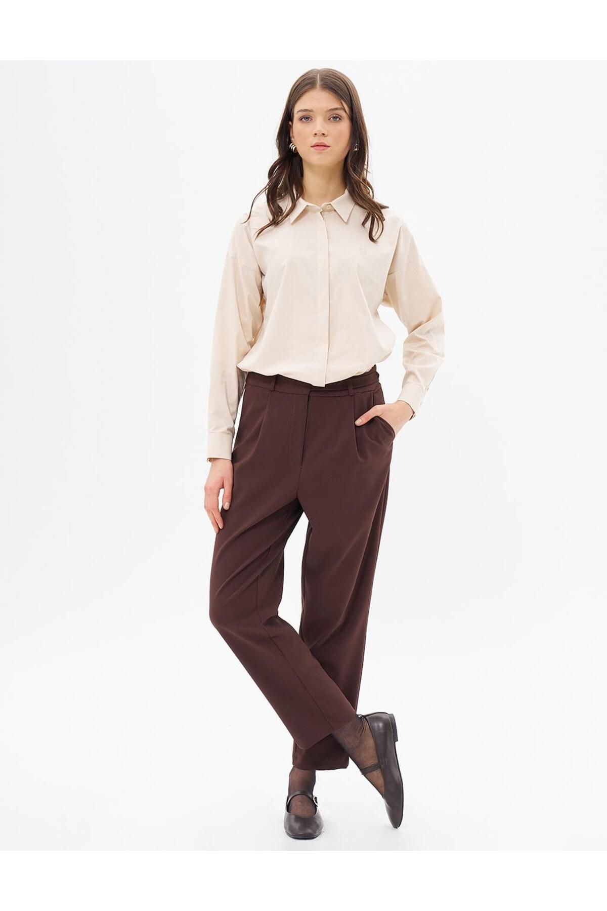 Kayra-Dark Brown Carrot Trousers - Waist Detail 1