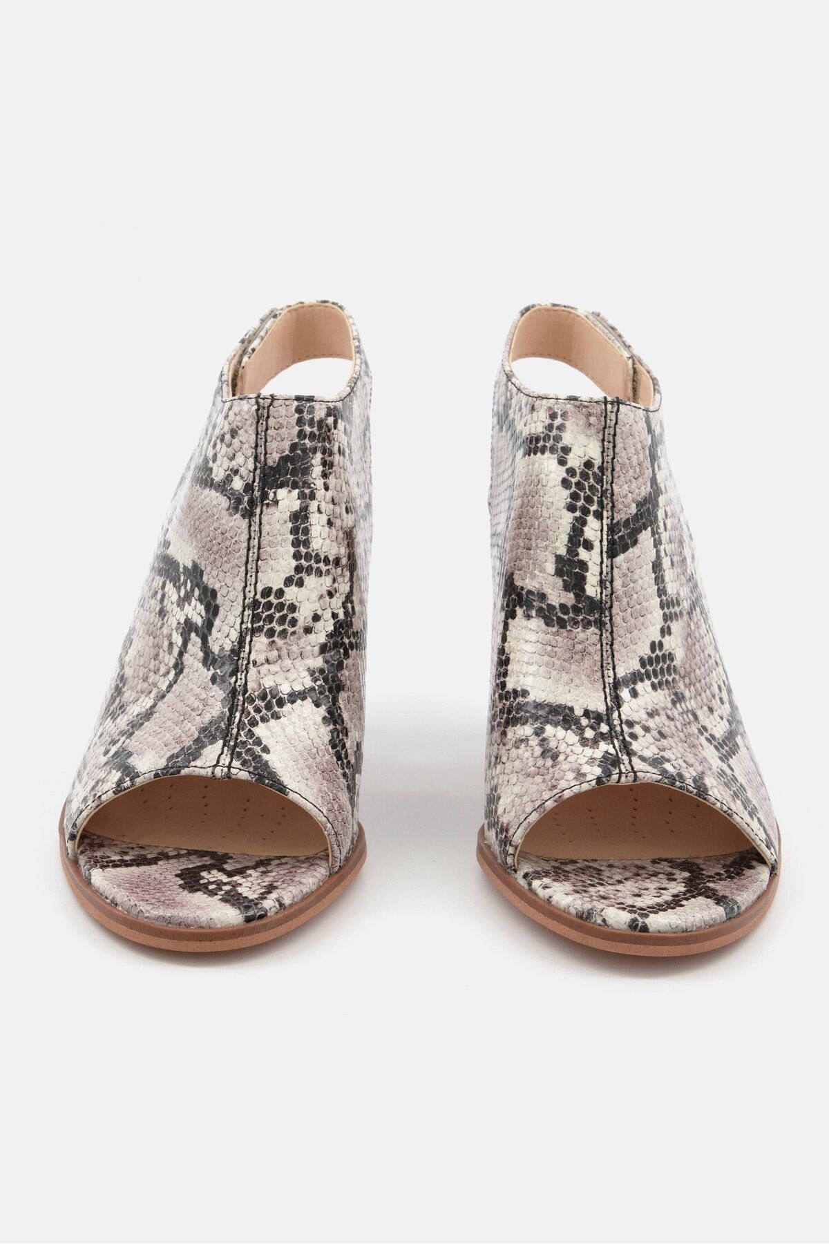 CLARKS-Women Kylin85 Sling Animal Print Sandal, Grey Combo 3