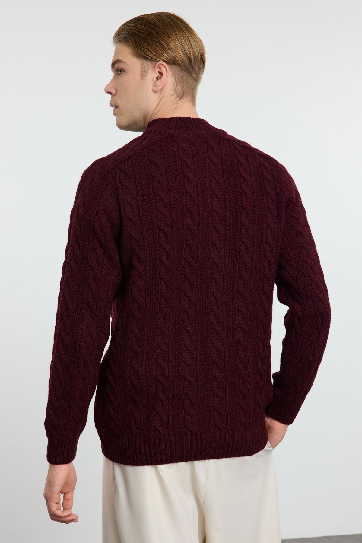 Trendyol Collection-Unisex-Strickpullover aus burgunderrotem Haar – halber Rollkragenpullover mit Reißverschluss TMNAW21KZ0737 5