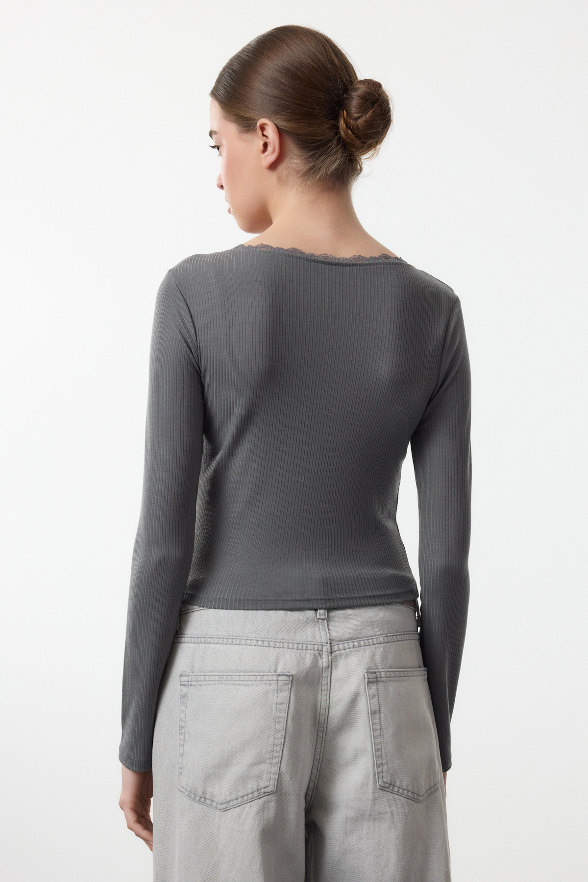 Trendyol Collection-Antracitová krajková blůza s čtvercovým výstřihem - Twoaw25Bz00007 5