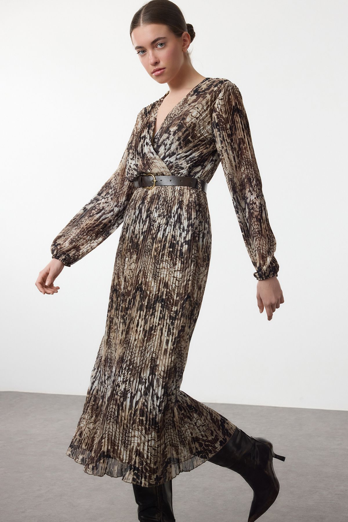 Trendyol Collection-Braunes, gewebtes Maxikleid mit Gürtel und geradem Gürtel TWOAW24EL00471 6
