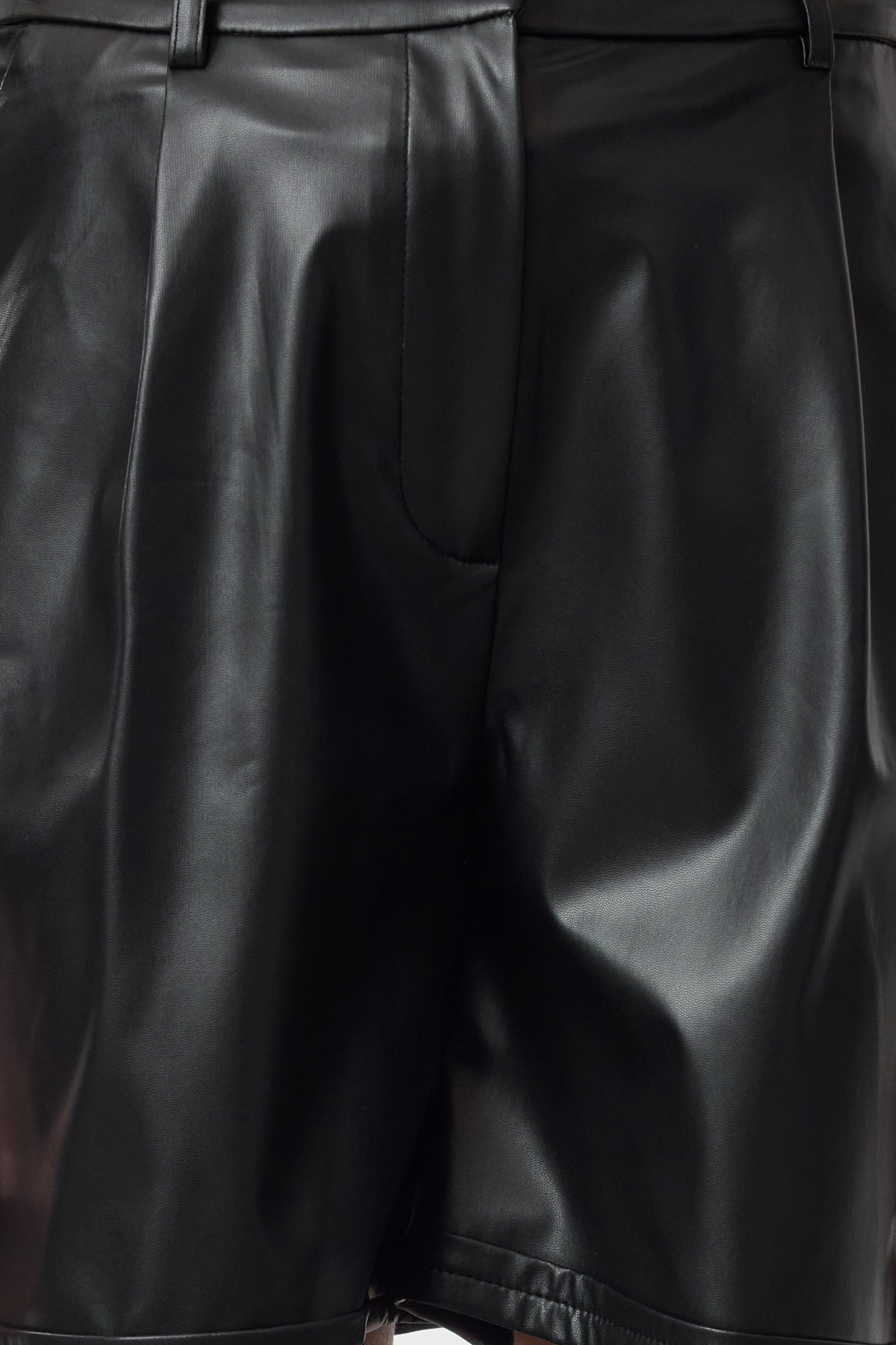 Trendyolmilla  Siyah Suni Deri City Dokuma Şort TWOAW25SR00043 - Görsel 4