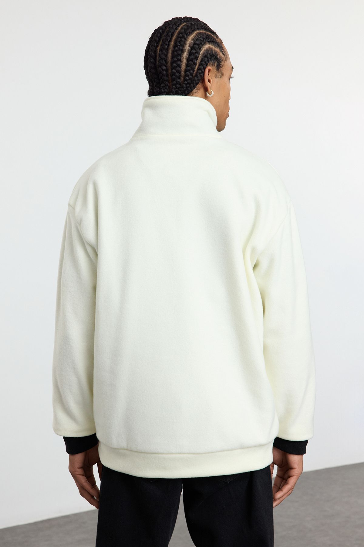 Trendyol Collection-Übergroßes Ecru-Fleece-Sweatshirt – Stehkragen, Anti-Pilling, warm halten TMNAW25SW00096 6