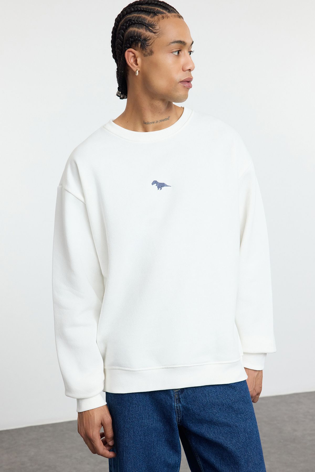 Trendyol Collection-Ecru Crew Neck Oversize/Wide Cut Fleece Inside Dinosaur Embroidery Sweatshirt Tmnaw24Sw00064 2