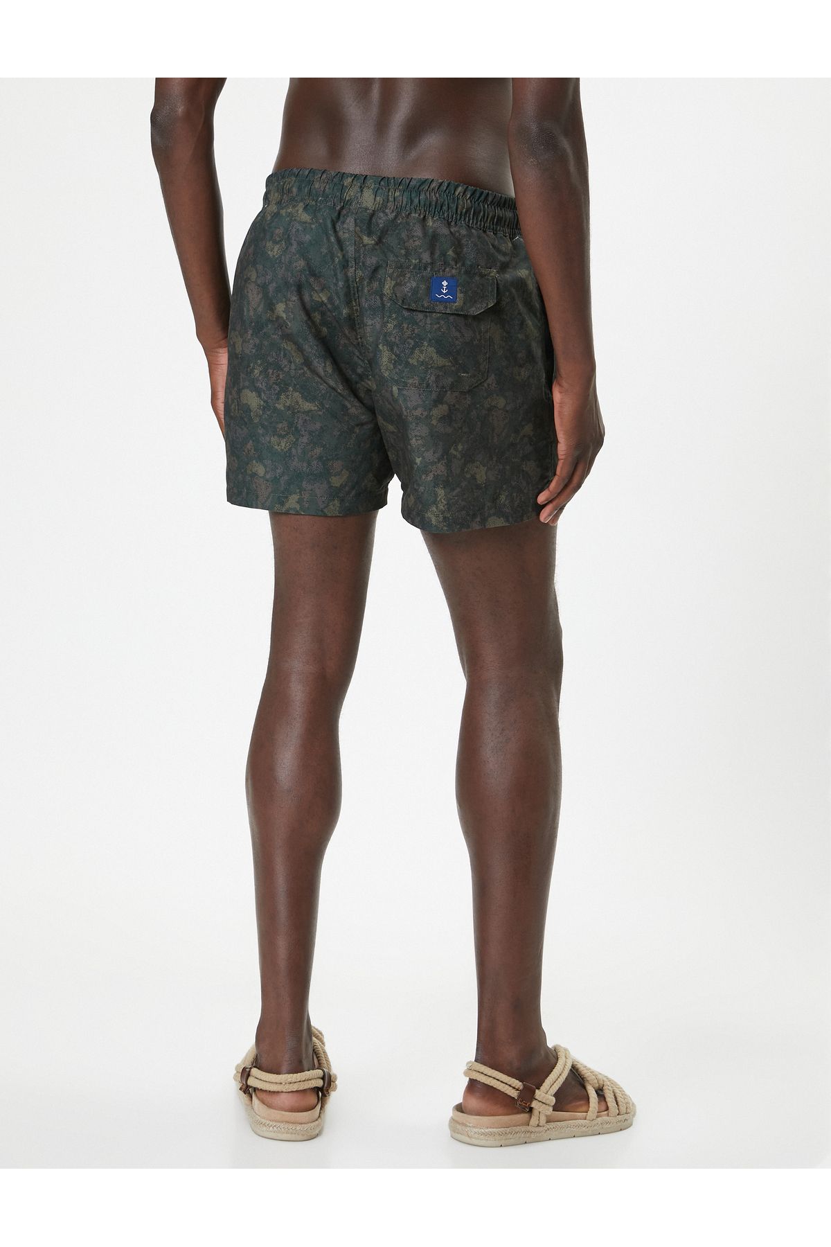 Koton-Kurze Badeshorts in Übergröße – Abstrakter Druck und Spitze an der Taille 4