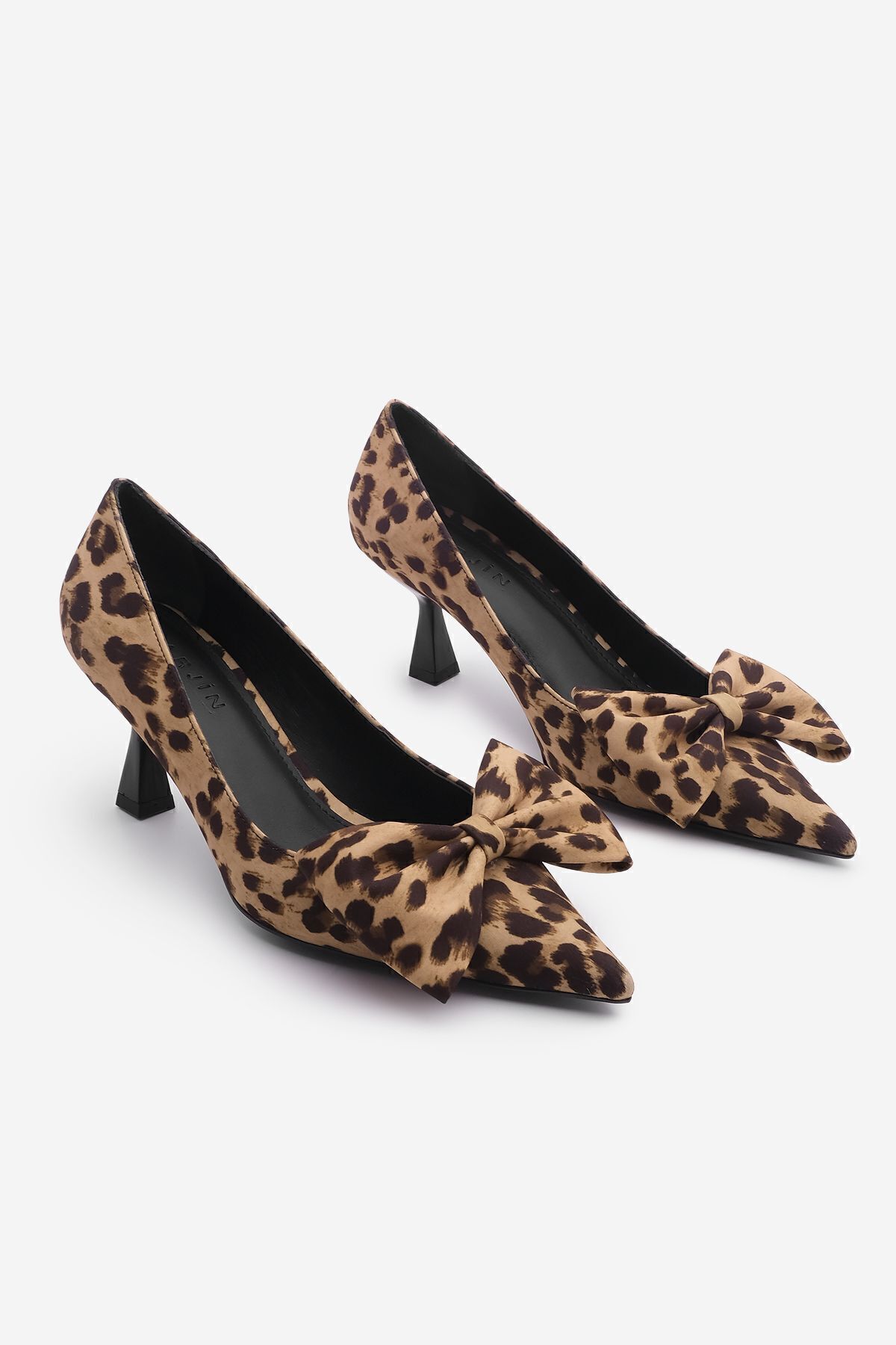 Marjin-Esilas Stiletto s leopardím vzorom - špicatá špička a detail mašle 5