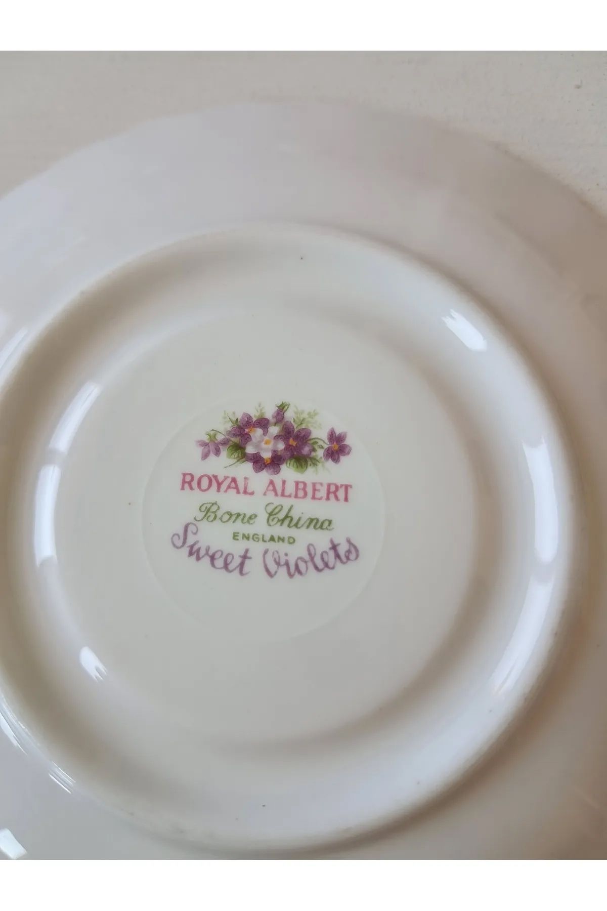 Royal Albert-Pleated Violets Bone China Vintage Violet - Teacup 4
