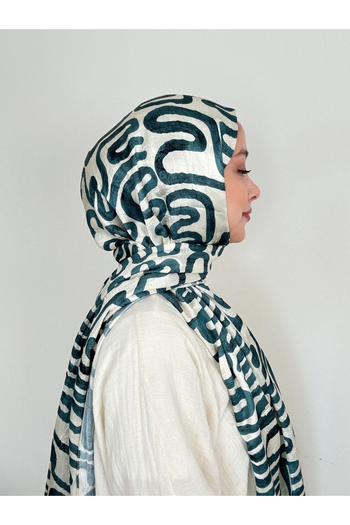Modakaşmir-Abstract Wave Pattern Shiny Bamboo Shawl 3