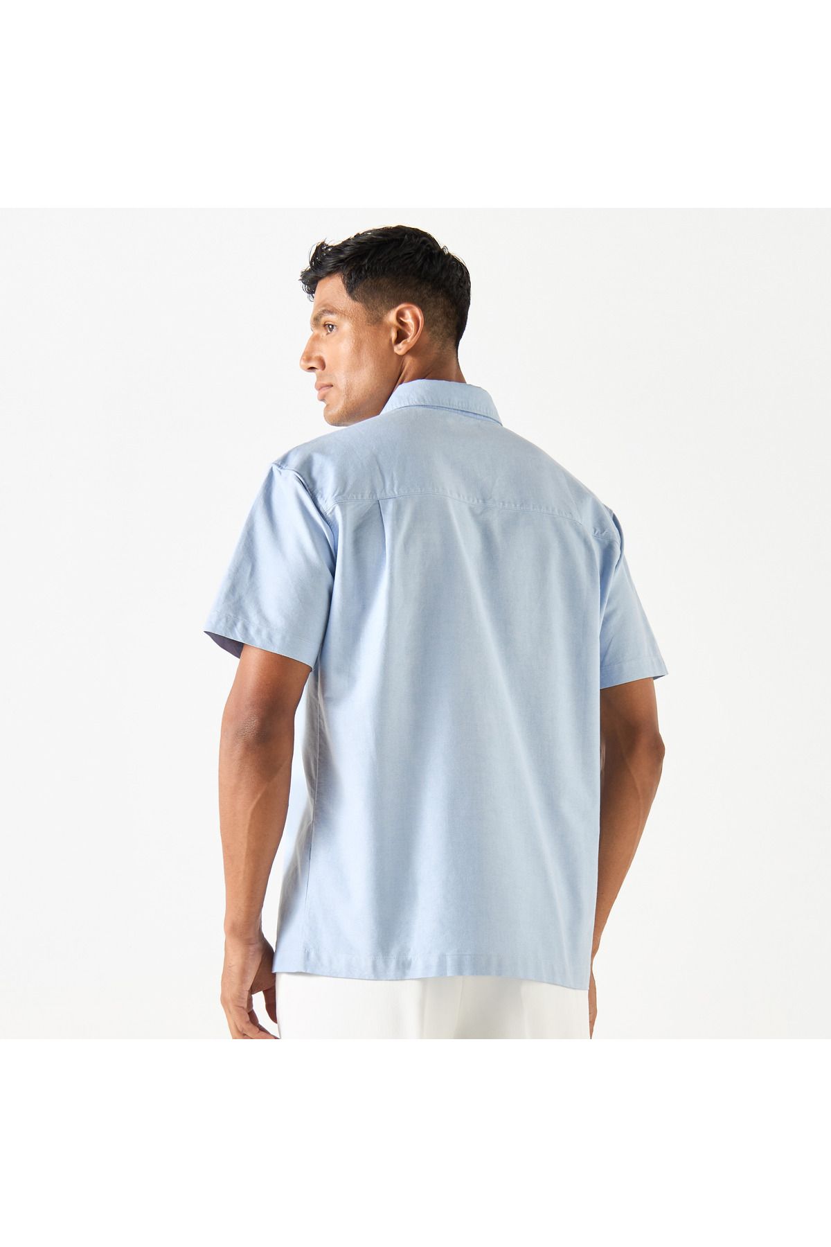 Iconic-Solid Shirt with Short Sleeves and Pocket 4