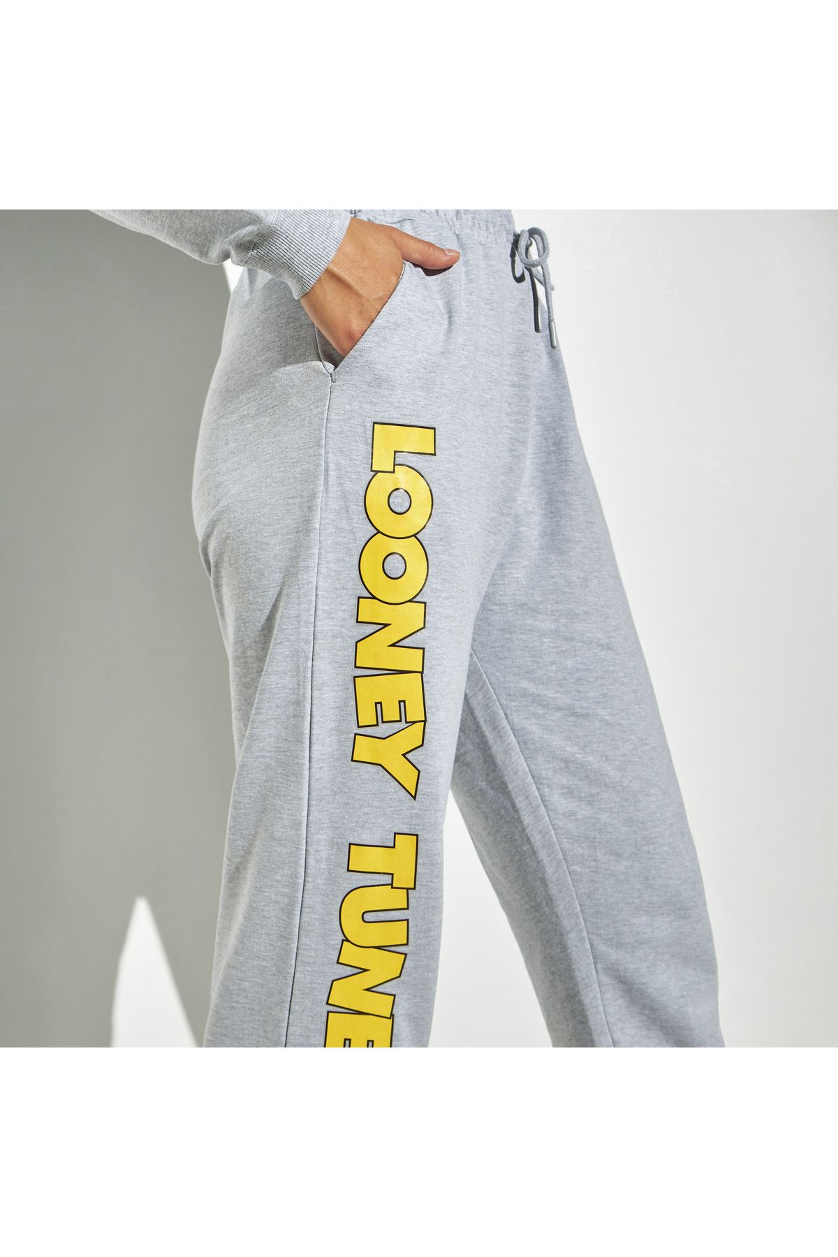 SP Characters-Looney Tunes Print Relaxed Fit Joggers with Drawstring Closure and Pockets 4