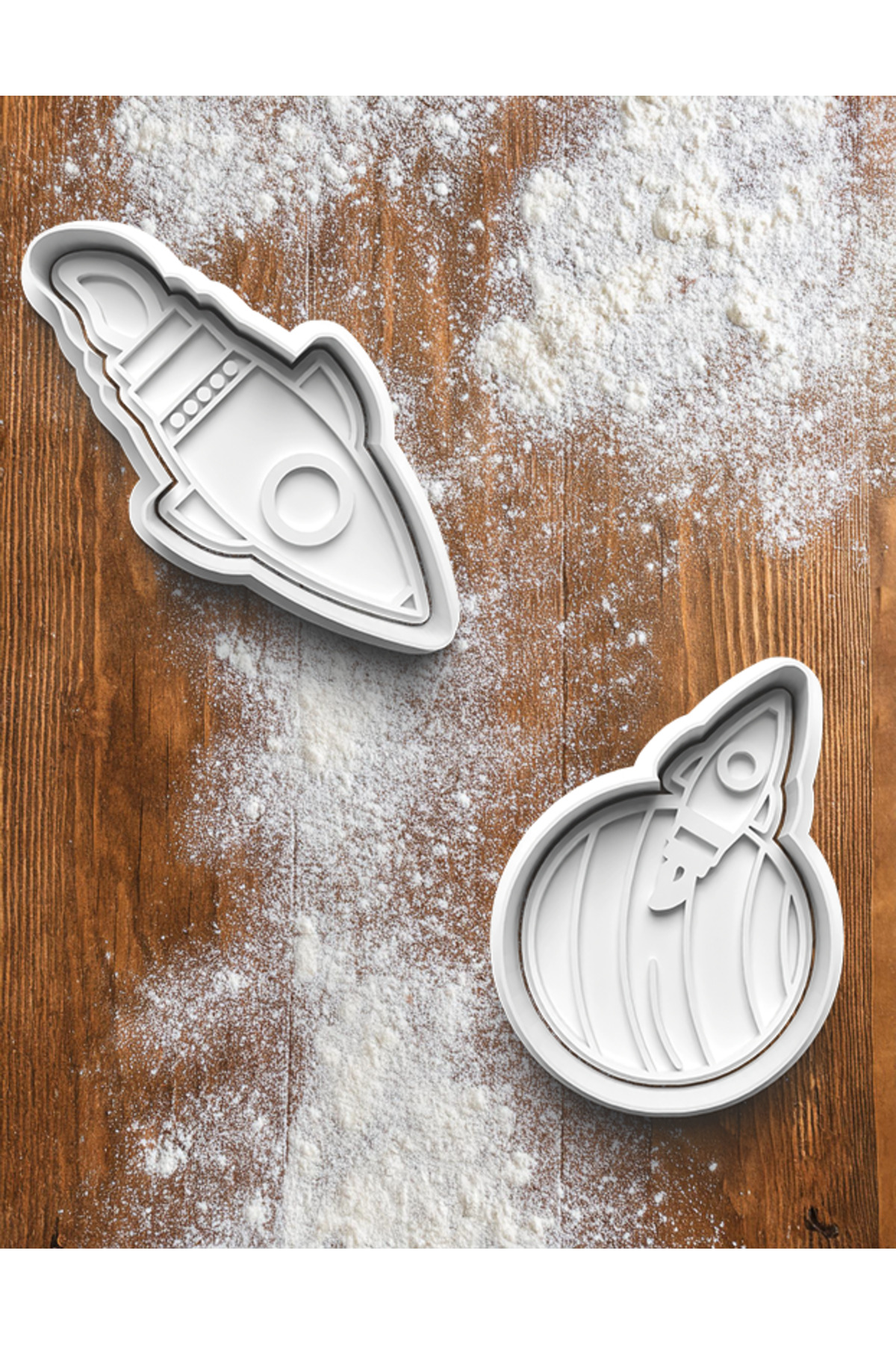 2-Piece Cookie Mold Cutter Dough Shaper Set with Alien and UFO pattern