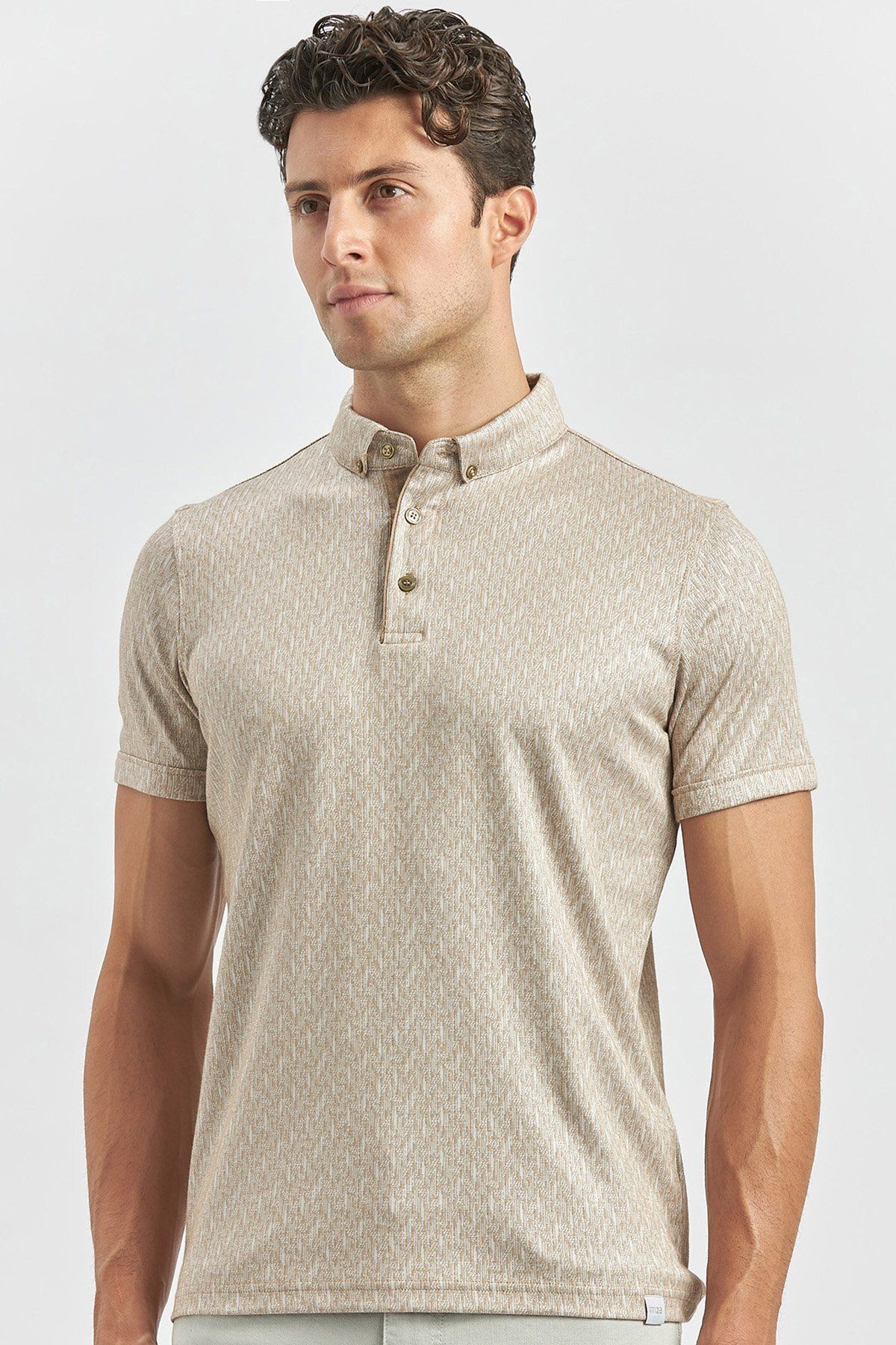 تی شرت یقه پولو مردانه دکمه دار ای با الگوی بژ باریک و برش T SHIRT 1011240163 İmza