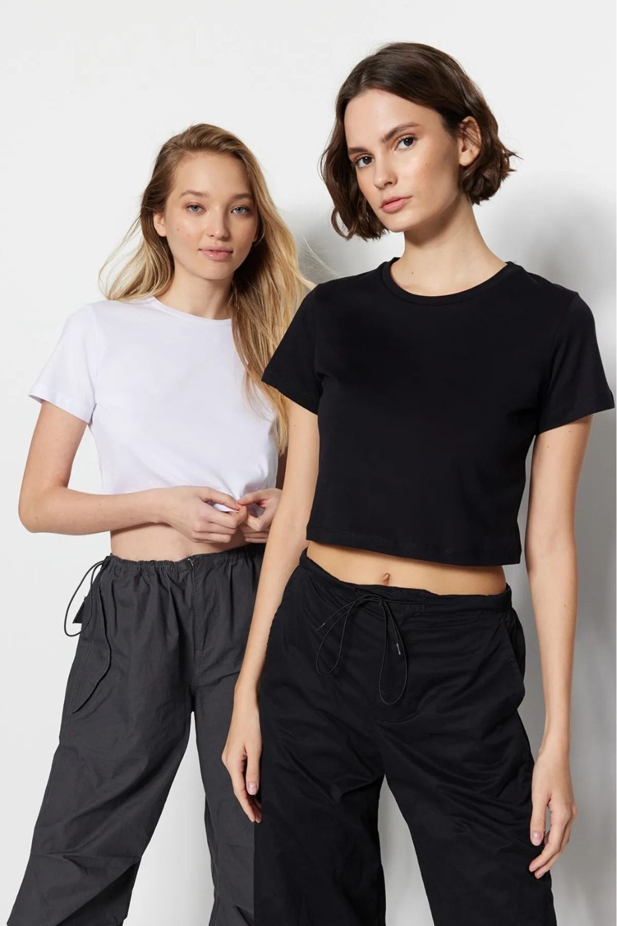 KHAITE カイト Tシャツ よっぽど トップス レディース Tops Black