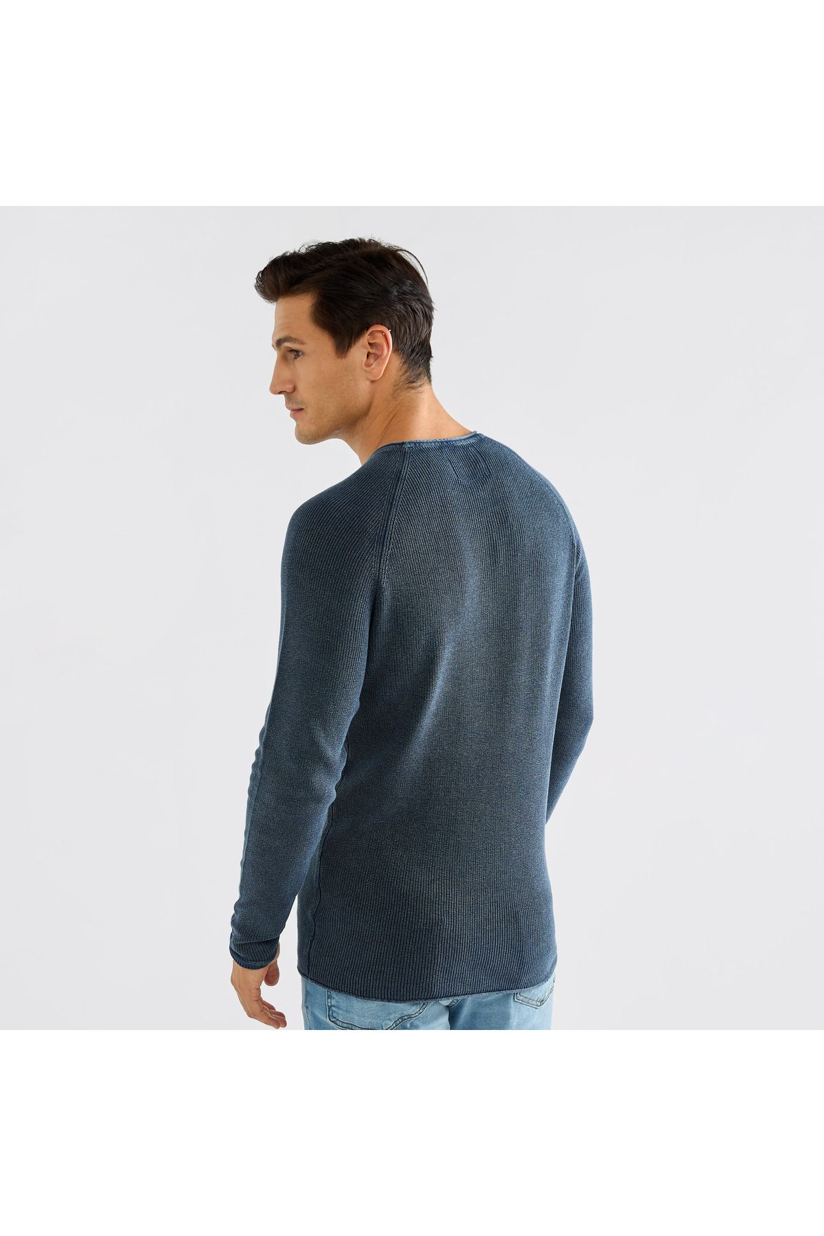 FAV-Textured Sweater with Long Sleeves and Crew Neck 3
