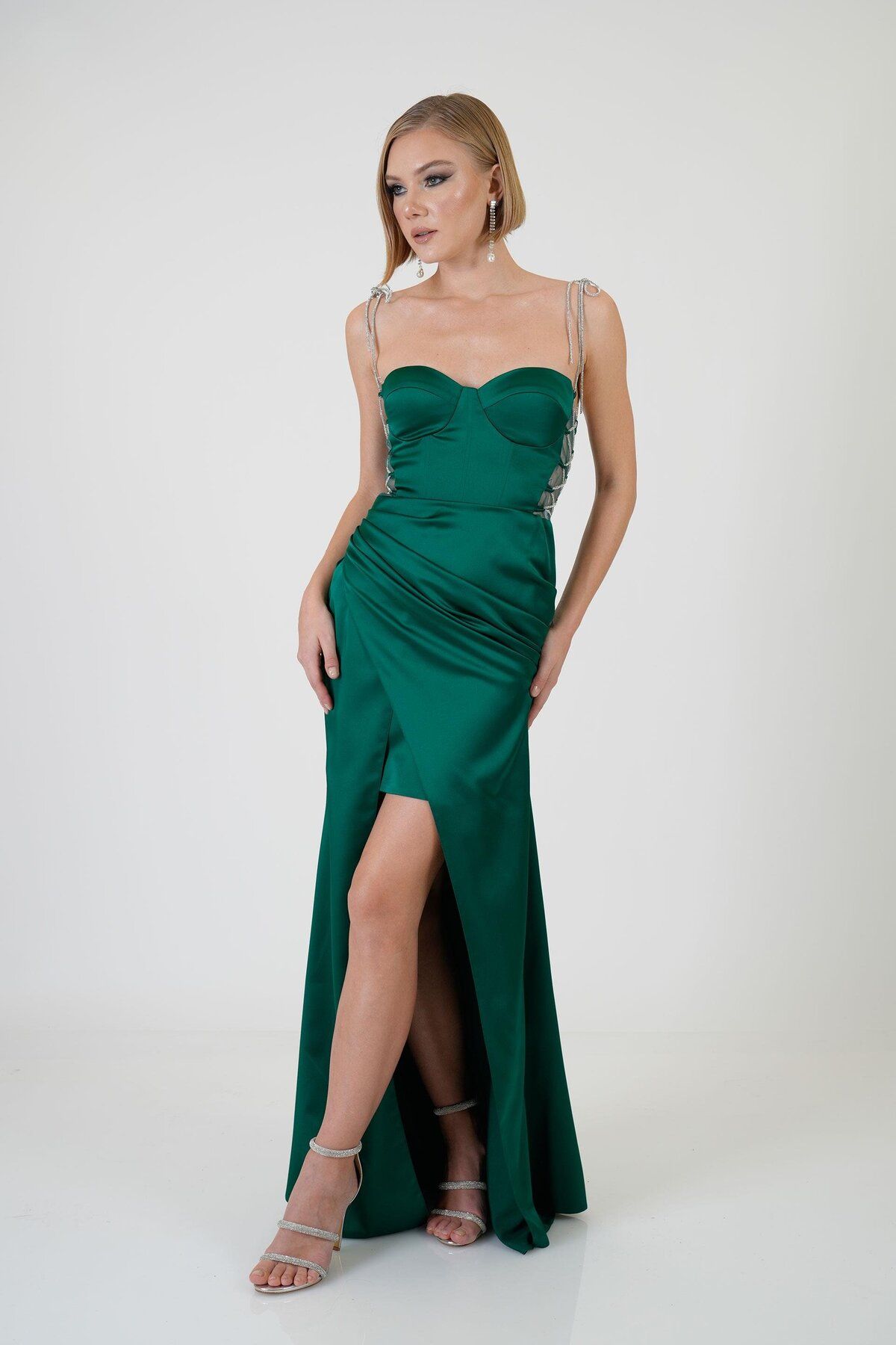 Carmen-Smaragdgrünes Abendkleid aus Satin mit Bindeband 3