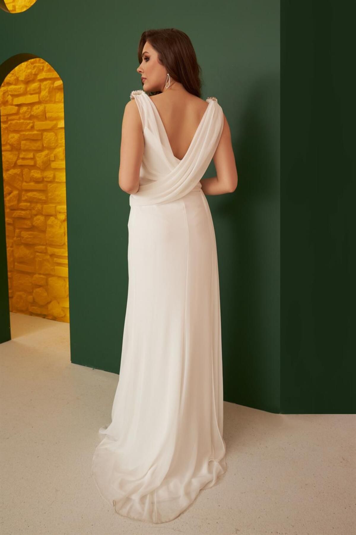 Carmen-Rochie de mireasa lunga din sifon ecru pe umeri 4