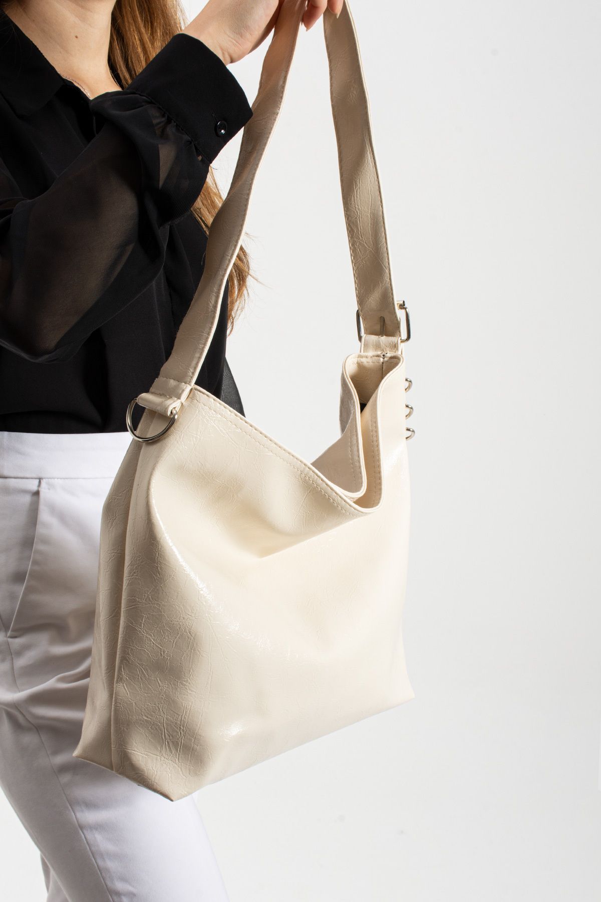 le sac à dos dune femme est un grand sac à dos avec un design chic