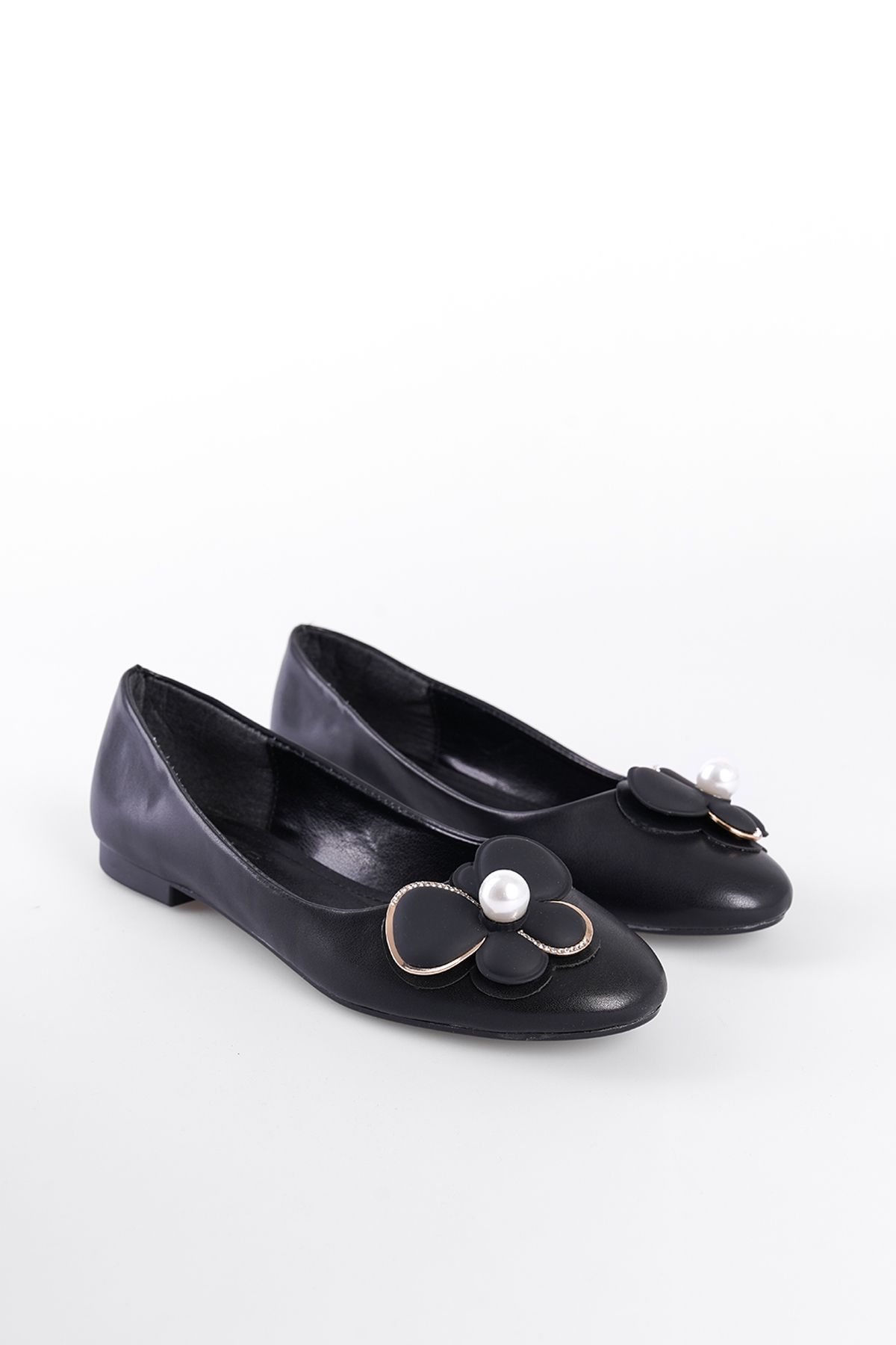 Capone Outfitters-Women's Ballerinas with Pearl and Floral Accessories 1