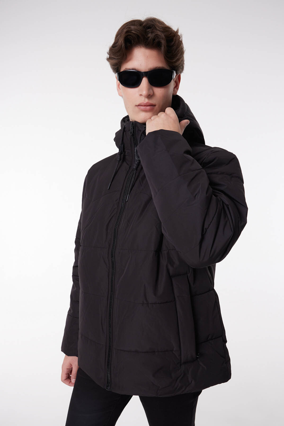 Regular Fit Normal Kesim Kapüşonlu Siyah Şişme Mont — مشکی L88BNY — تصویر 2 از 4