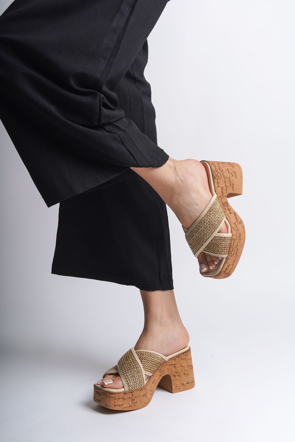 دمپایی سبز زنانه سکوهای قارچ مبتنی بر Wicker Cross Band Dlippers Capone Outfitters