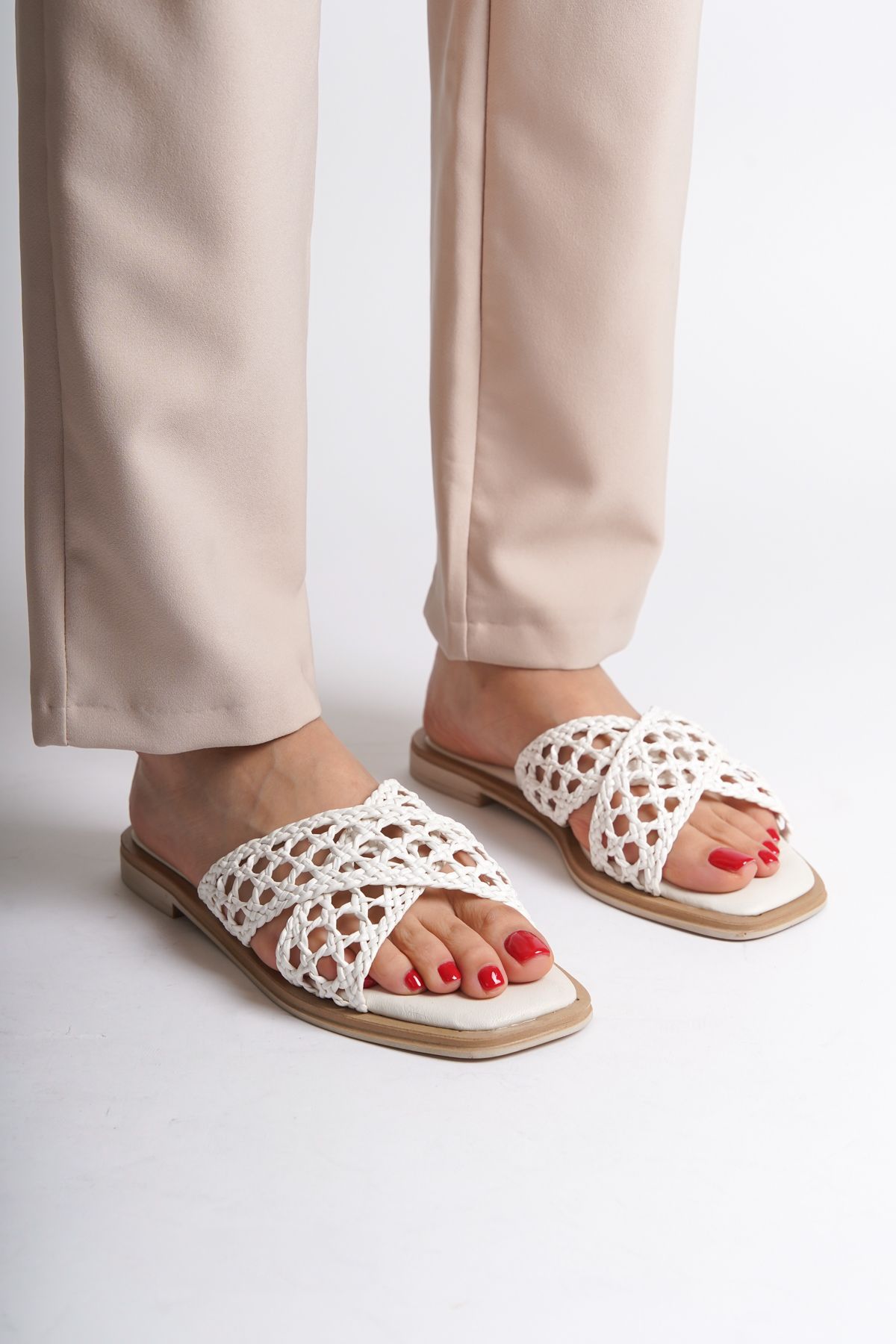 دمپایی سفید زنانه حصیر چرمی واقعی Misis Crazy Flat Heels Dlippers Capone Outfitters