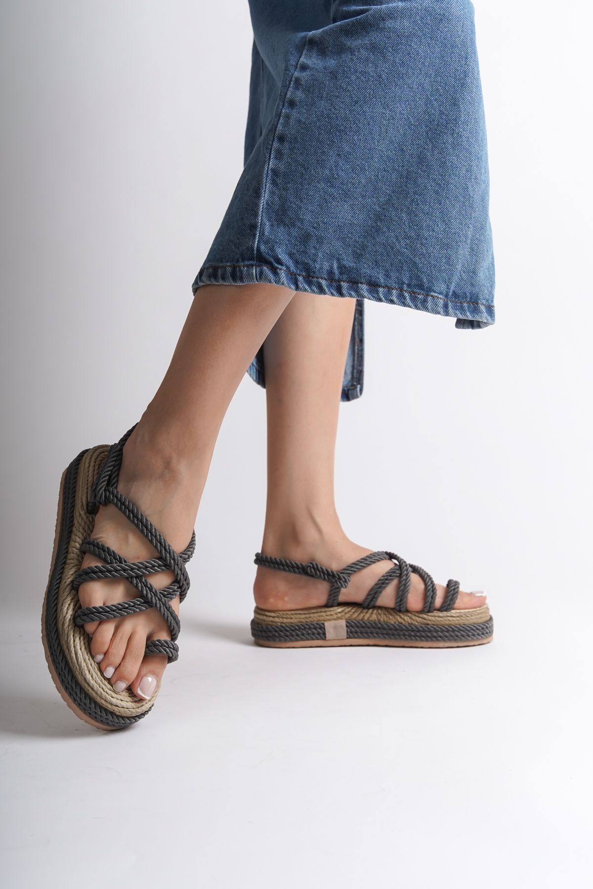 Capone Outfitters-Γυναικεία σανδάλια με κορδόνι με σφήνα τακούνι 1