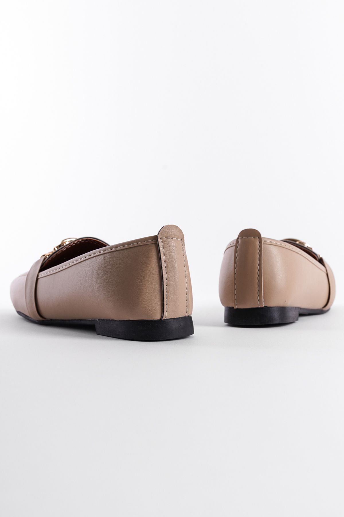 لوفر نود زنانه با لوازم جانبی دست و پنجه نرم فلزی Capone Outfitters