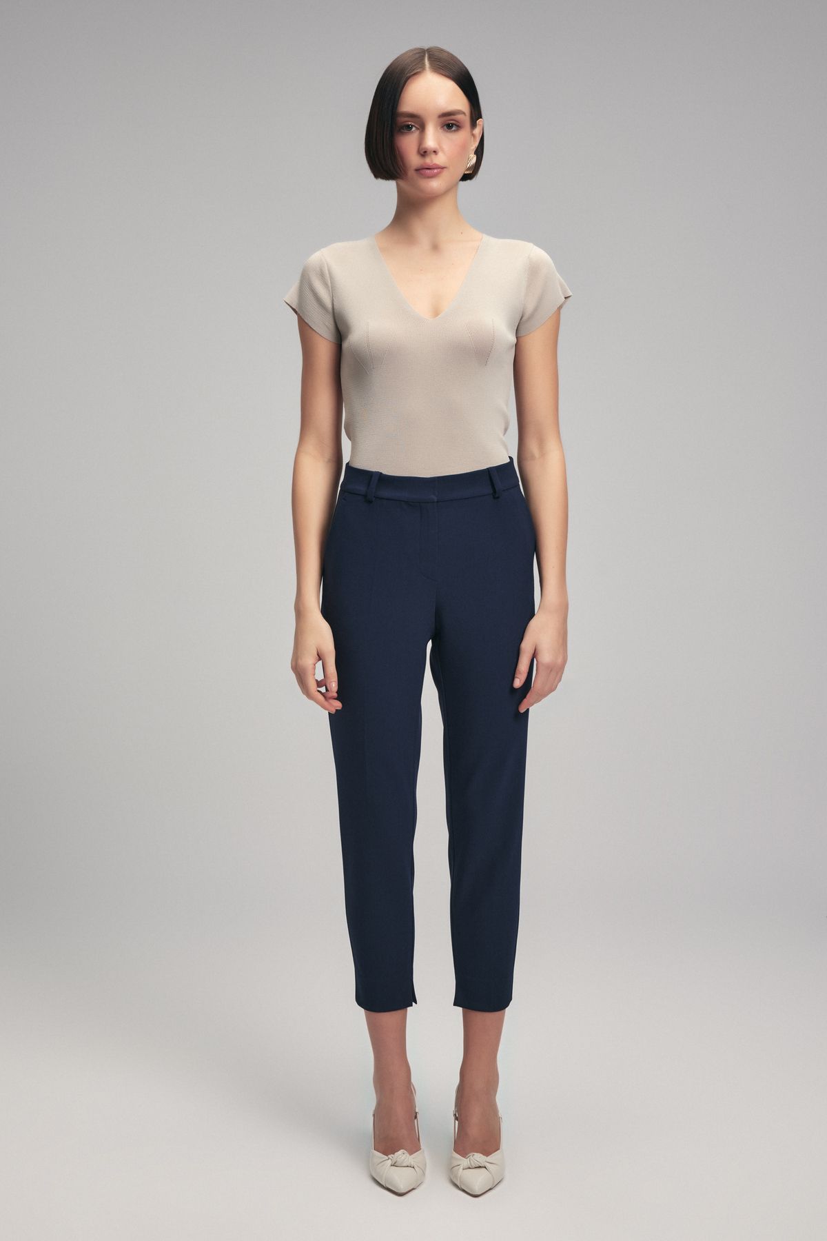 adL-Slit Leg Trousers 4