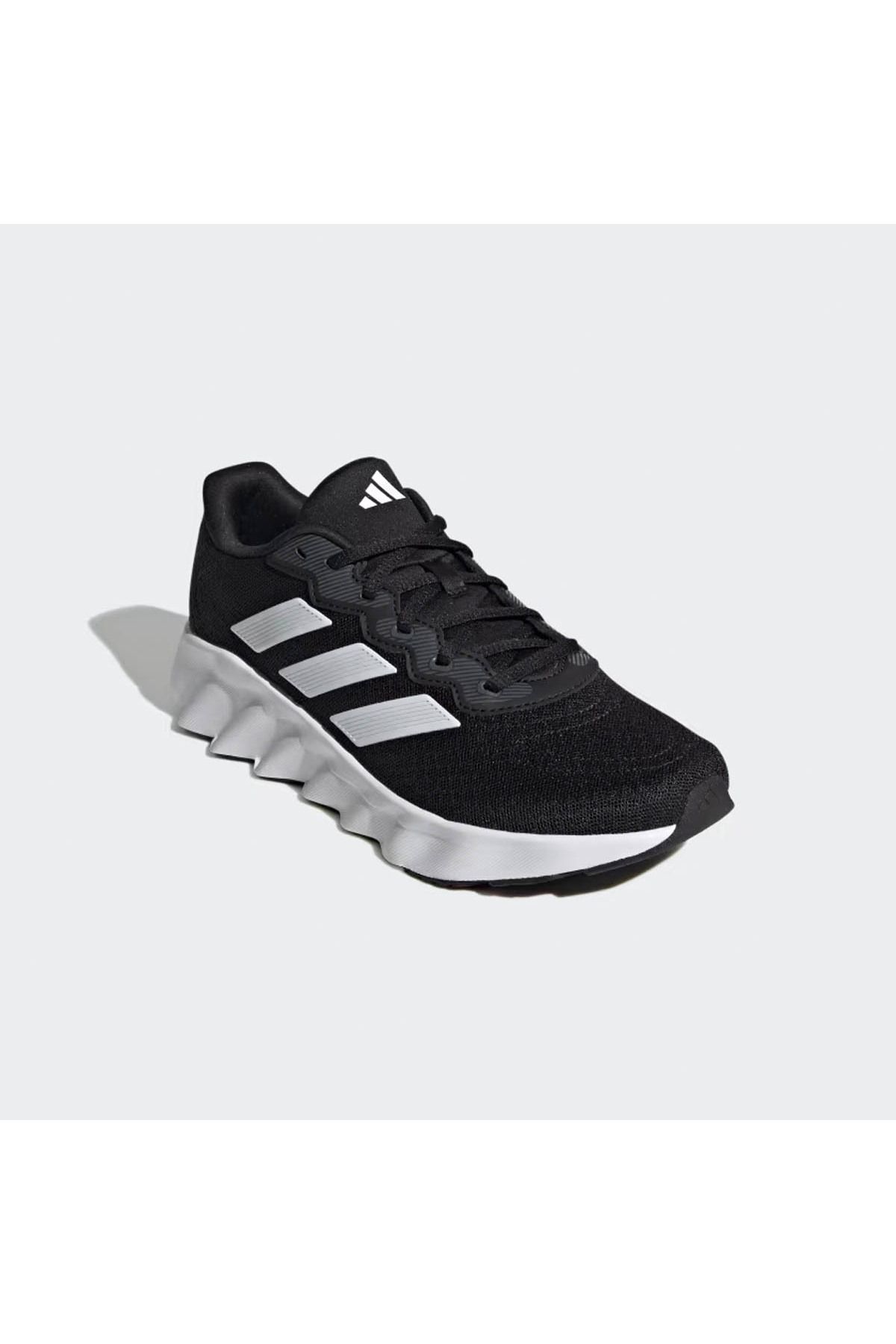 adidas-Fekete-fehér női tornacipő - Id5258 Switch Move W 4