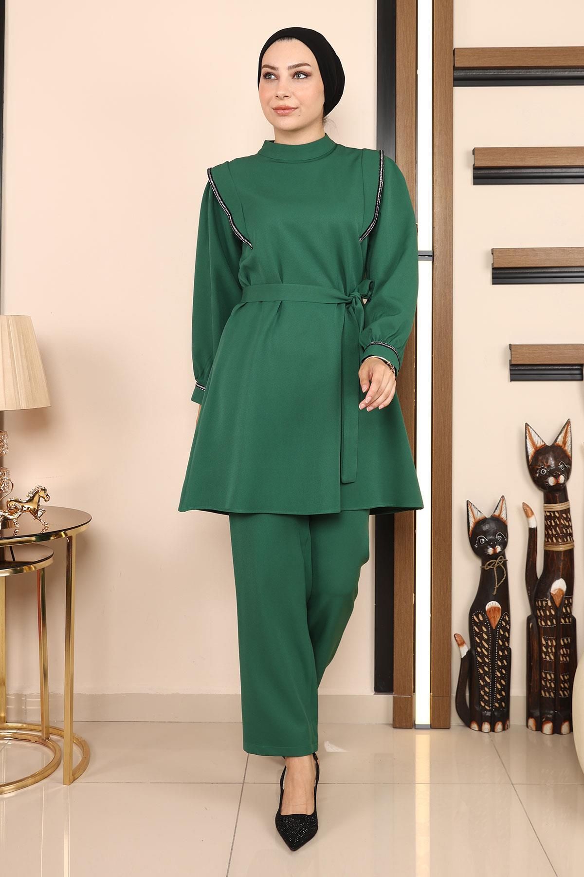 complete the look image