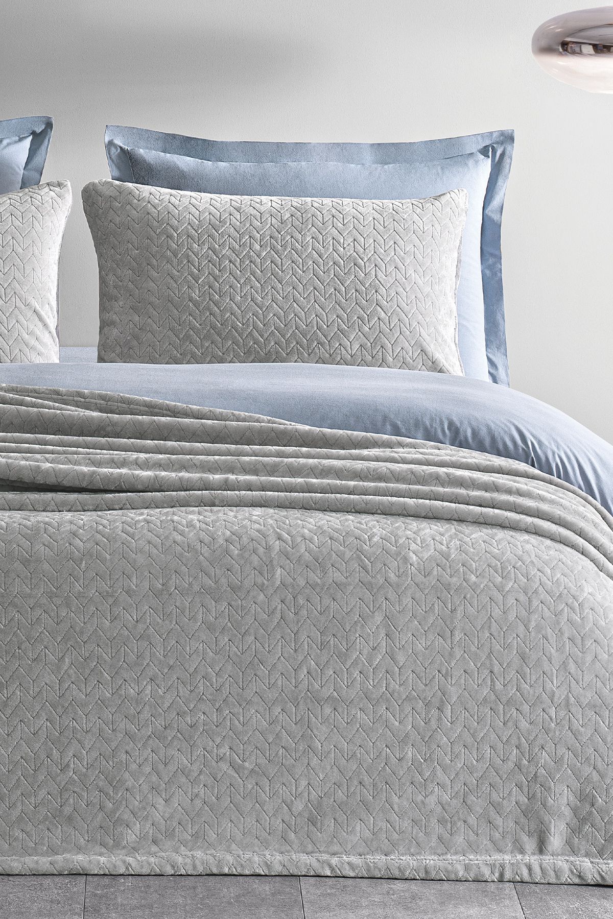 Puffy-Gray Single Lines Bedspread Set 2