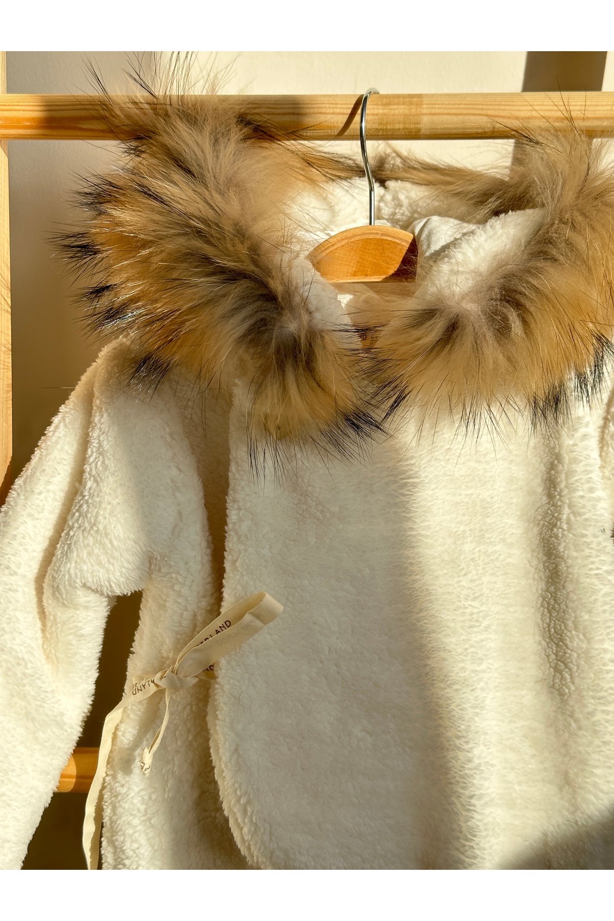 Yupera Welsoft Şapkalı Çıkarılabilir Kürklü Bebek Tulum Unisex fotoğrafı 3 (önizleme)