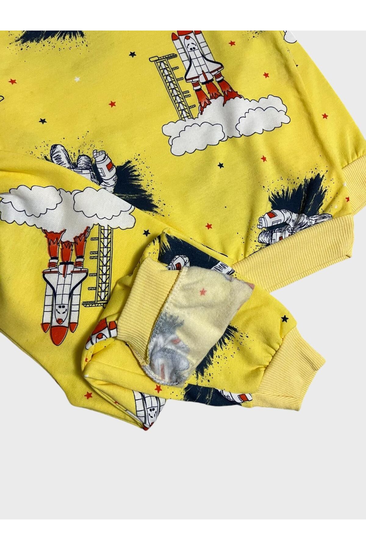 ALİŞ KİDS Erkek Çocuk Pamuklu Şardonlu Sarı Astronot Füze Desenli Uzun Kollu Pijama Takımı fotoğrafı 2 (önizleme)