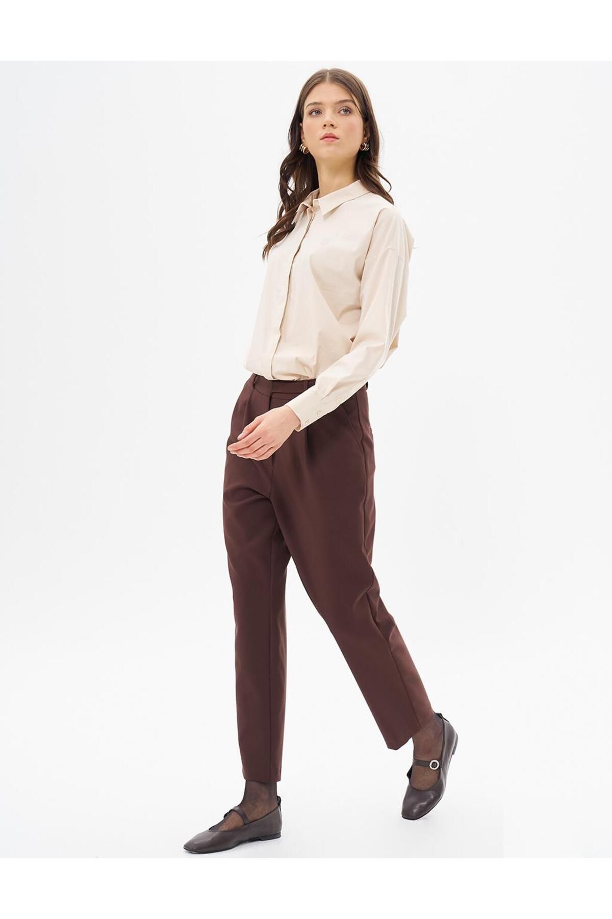 Kayra-Dark Brown Carrot Trousers - Waist Detail 3