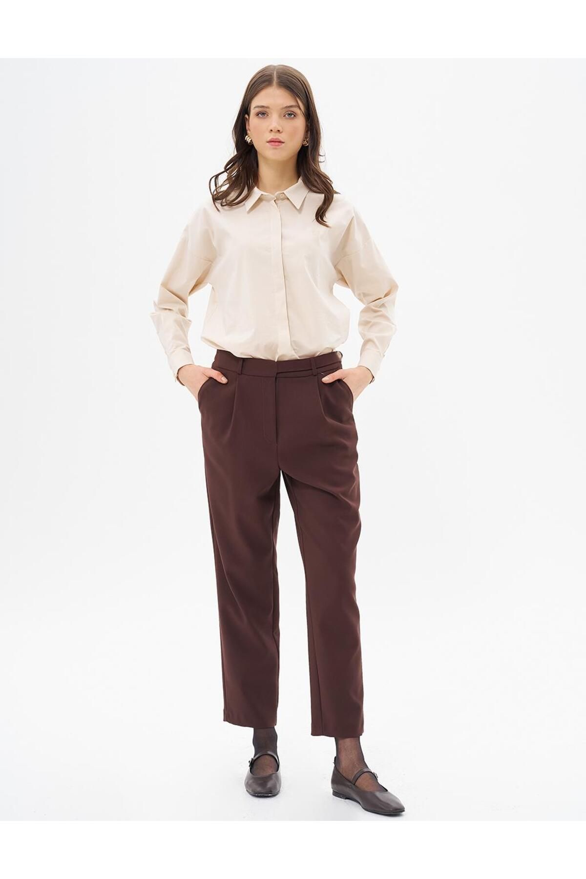 Kayra-Dark Brown Carrot Trousers - Waist Detail 2