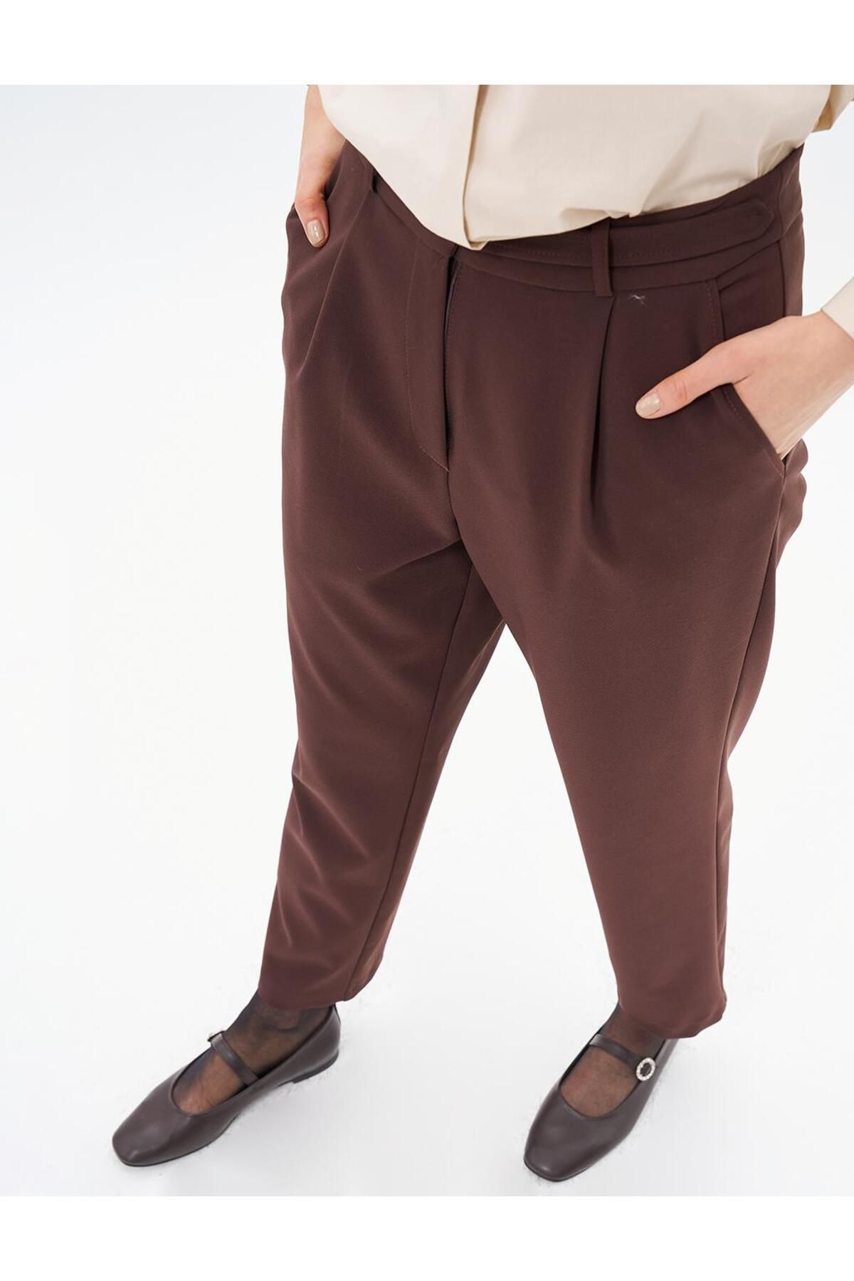 Kayra-Dark Brown Carrot Trousers - Waist Detail 5