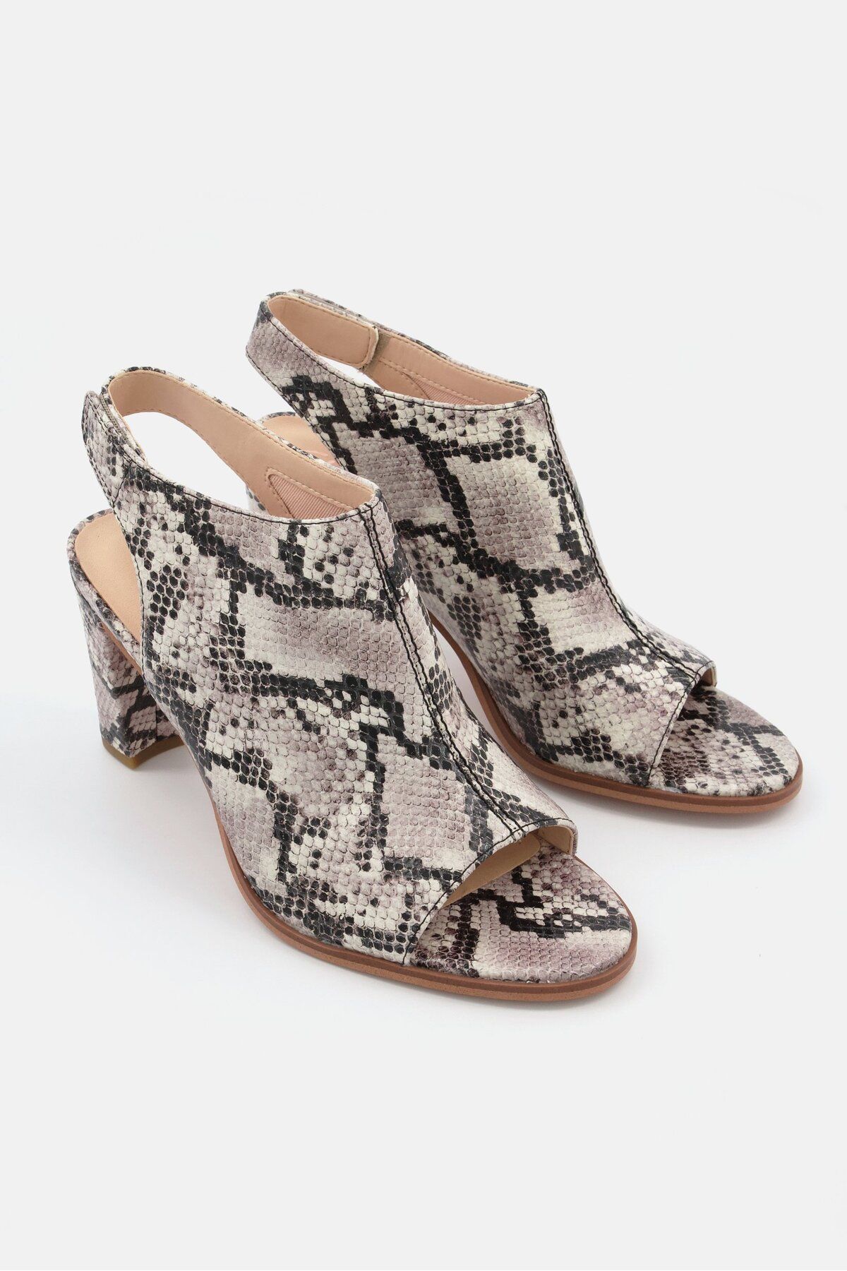 CLARKS-Women Kylin85 Sling Animal Print Sandal, Grey Combo 1