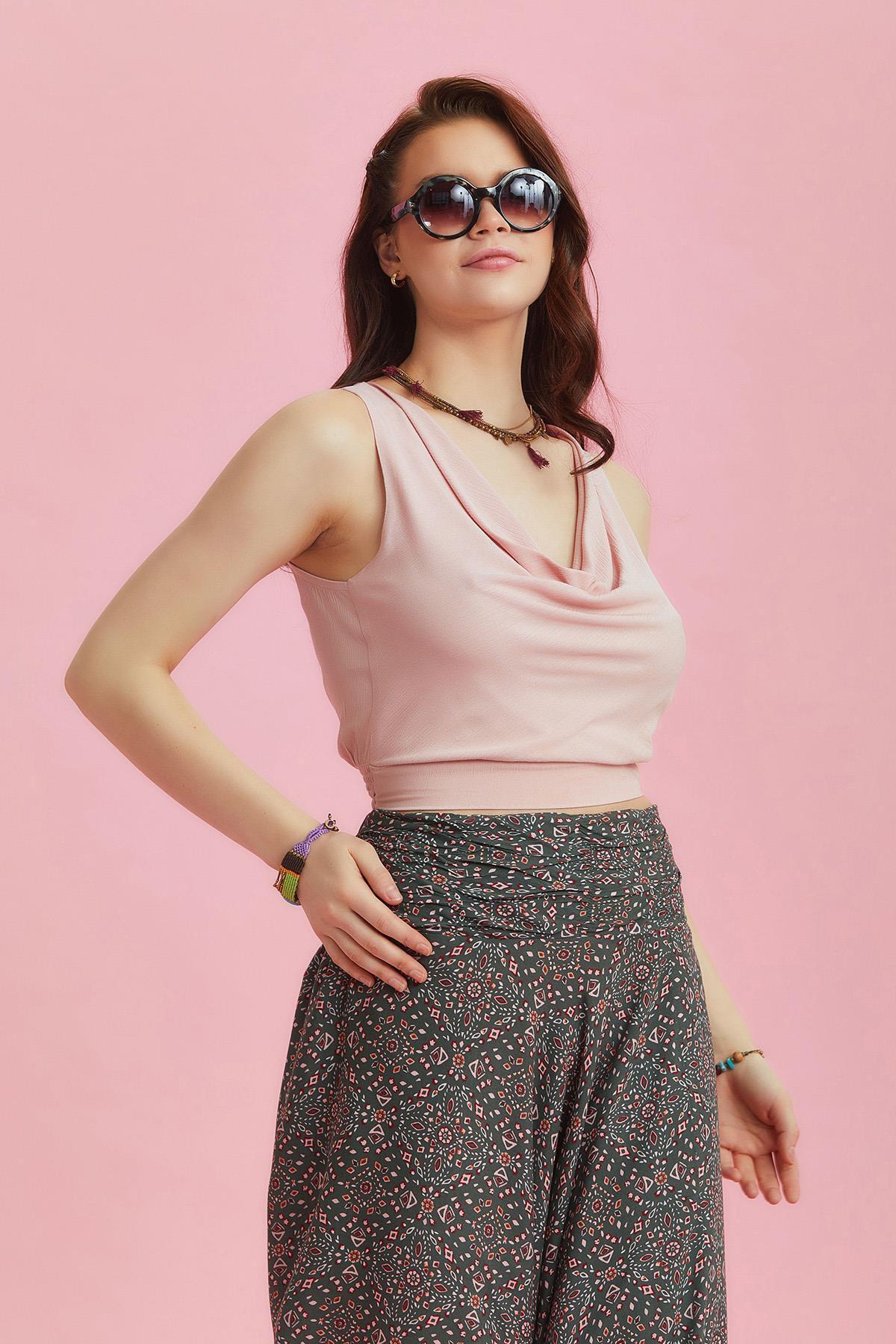 Los banditos-Elastic Sleeveless Degaje Collar Stylish Crop Blouse 3