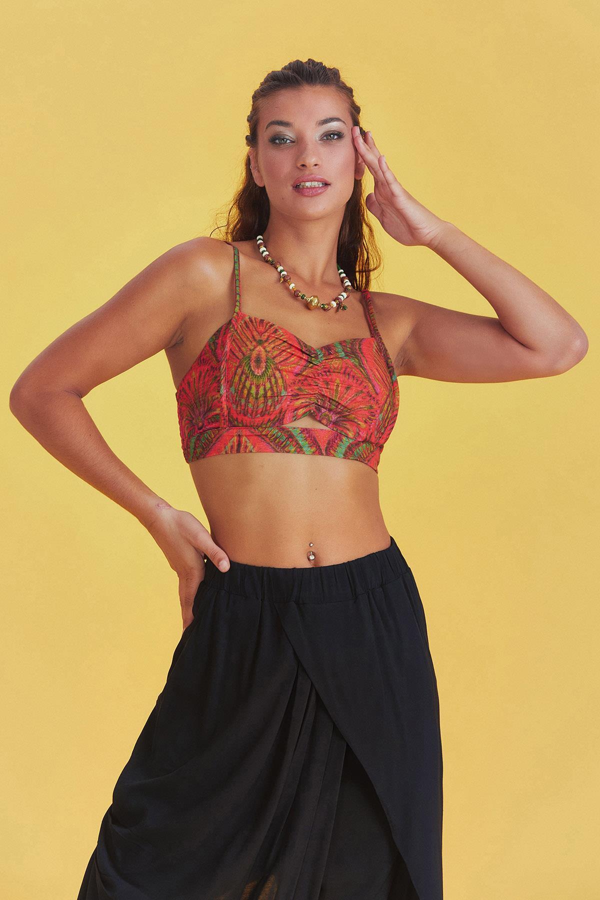 Los banditos Desenli İnce Askılı Cut Out Detay Koton Bralet