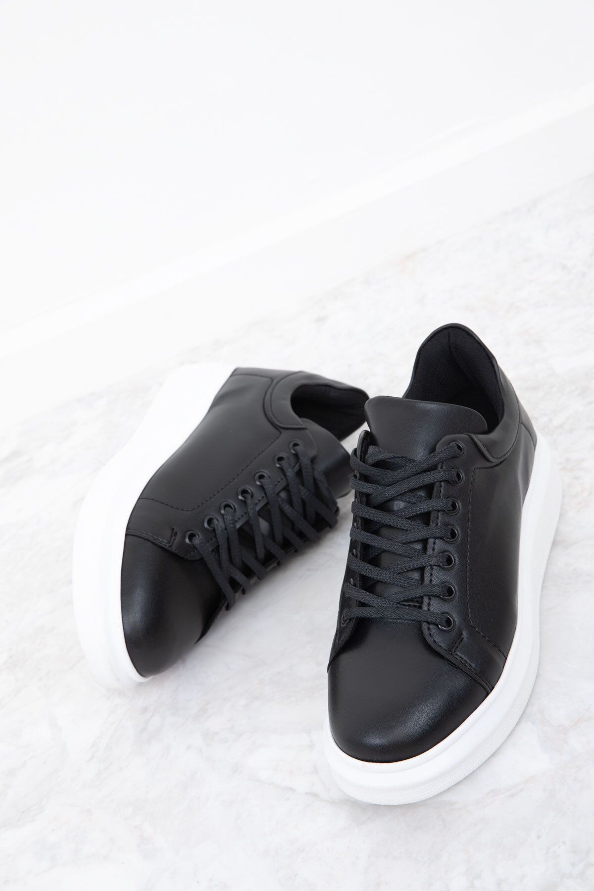 Soho men sneaker on sale