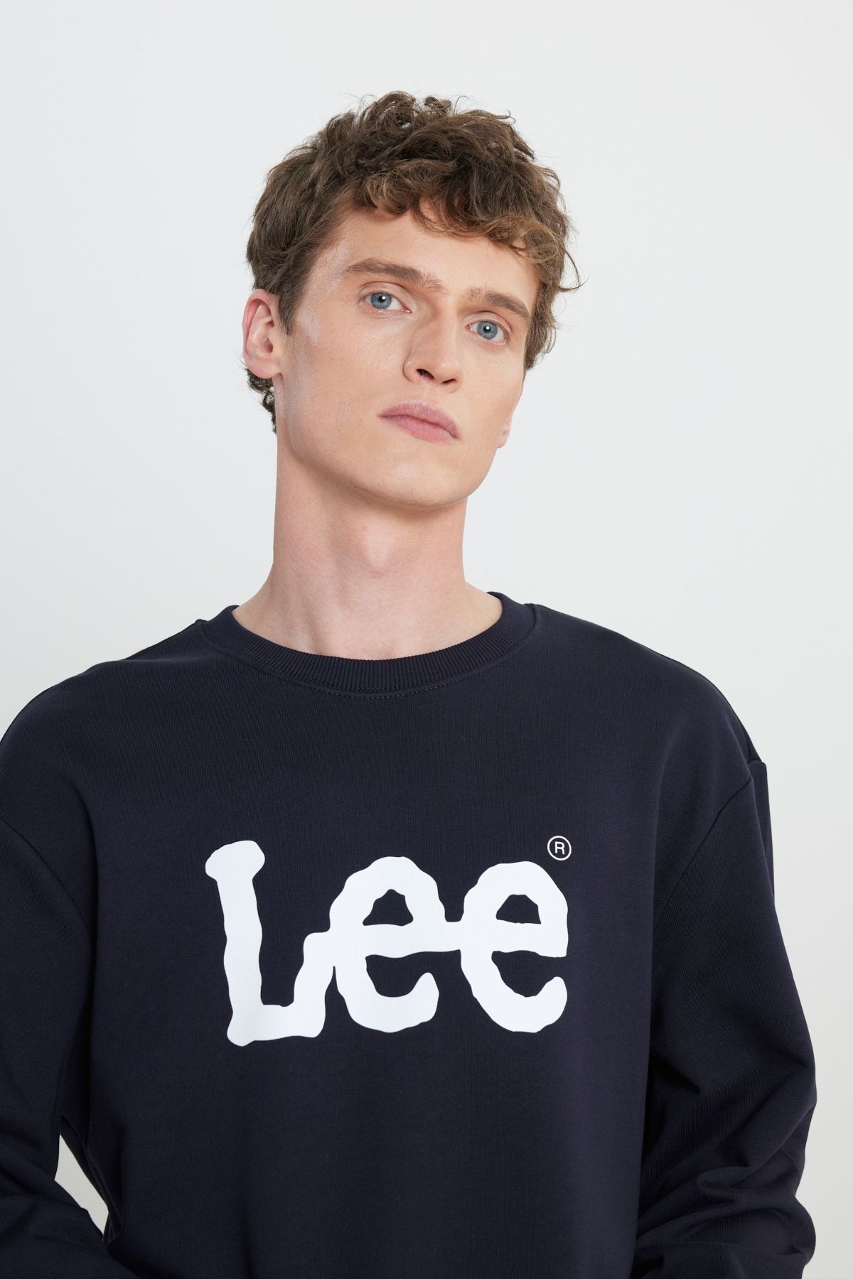 Lee-Bluza męska w kolorze granatowym z dużym logo, regularny krój, okrągły dekolt, 100% bawełny 4