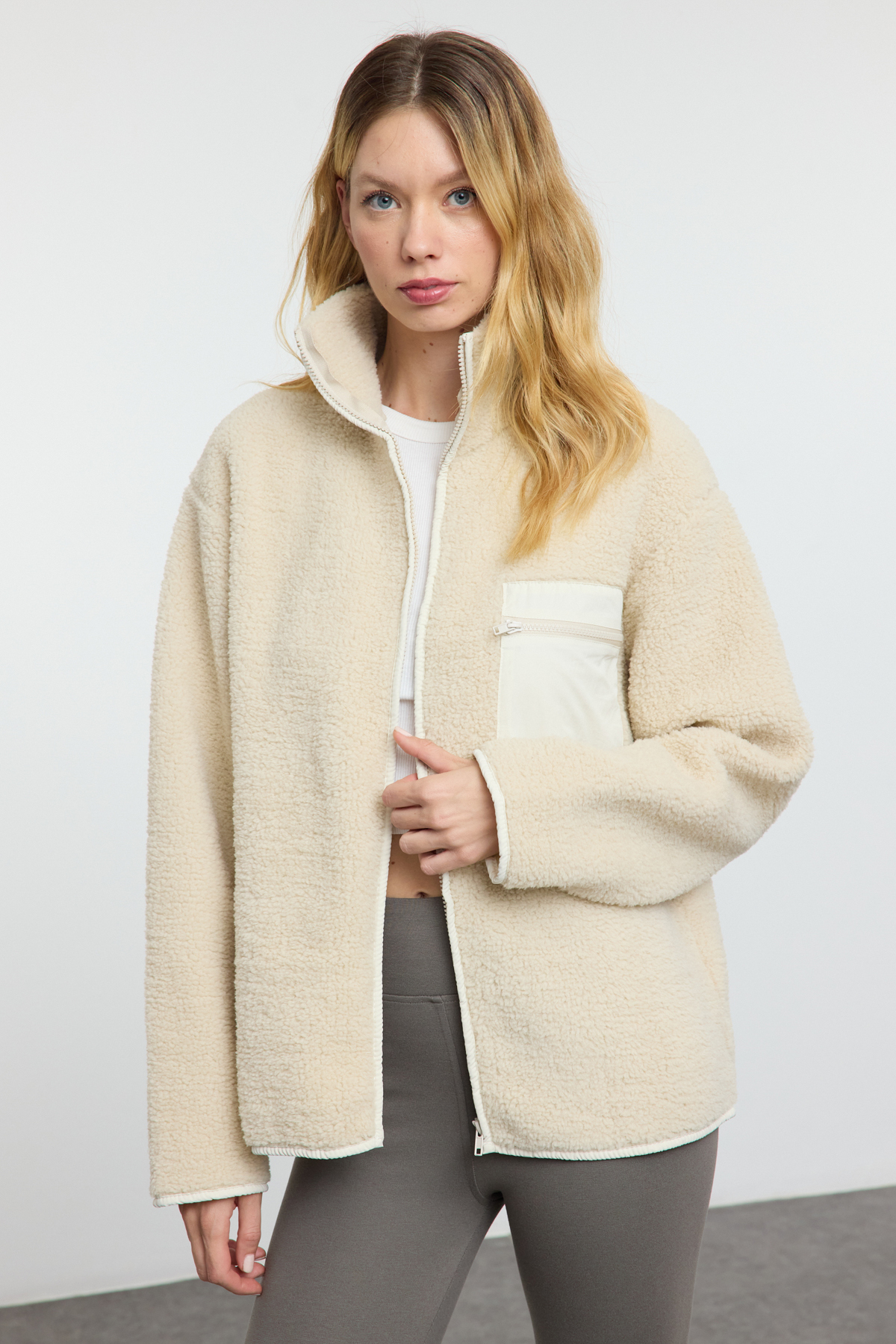 Trendyol Collection Bluza z polaru Stone Colored z kołnierzem typu stójka i k...