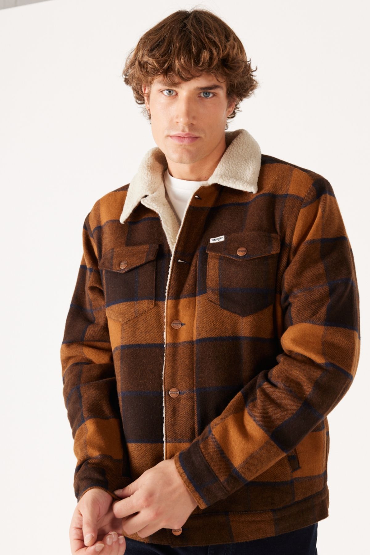 کاپشن دکمه ای چهارخانه قهوه ای مردانه با یقه شرپا گشاد و گشاد Wrangler