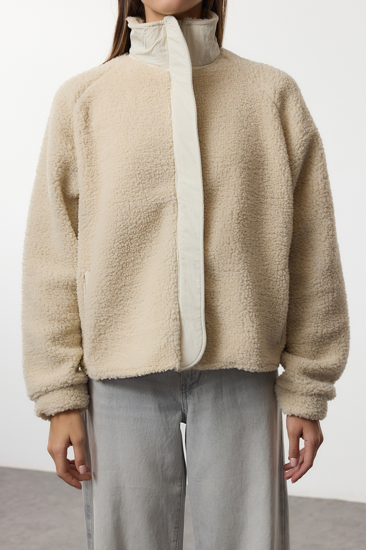 Trendyolmilla  Taş Peluş Regular/Normal Kalıp Dokuma Garnili Fermuarlı Kalın Örme Sweatshirt TWOAW25SW00139 - Görsel 4