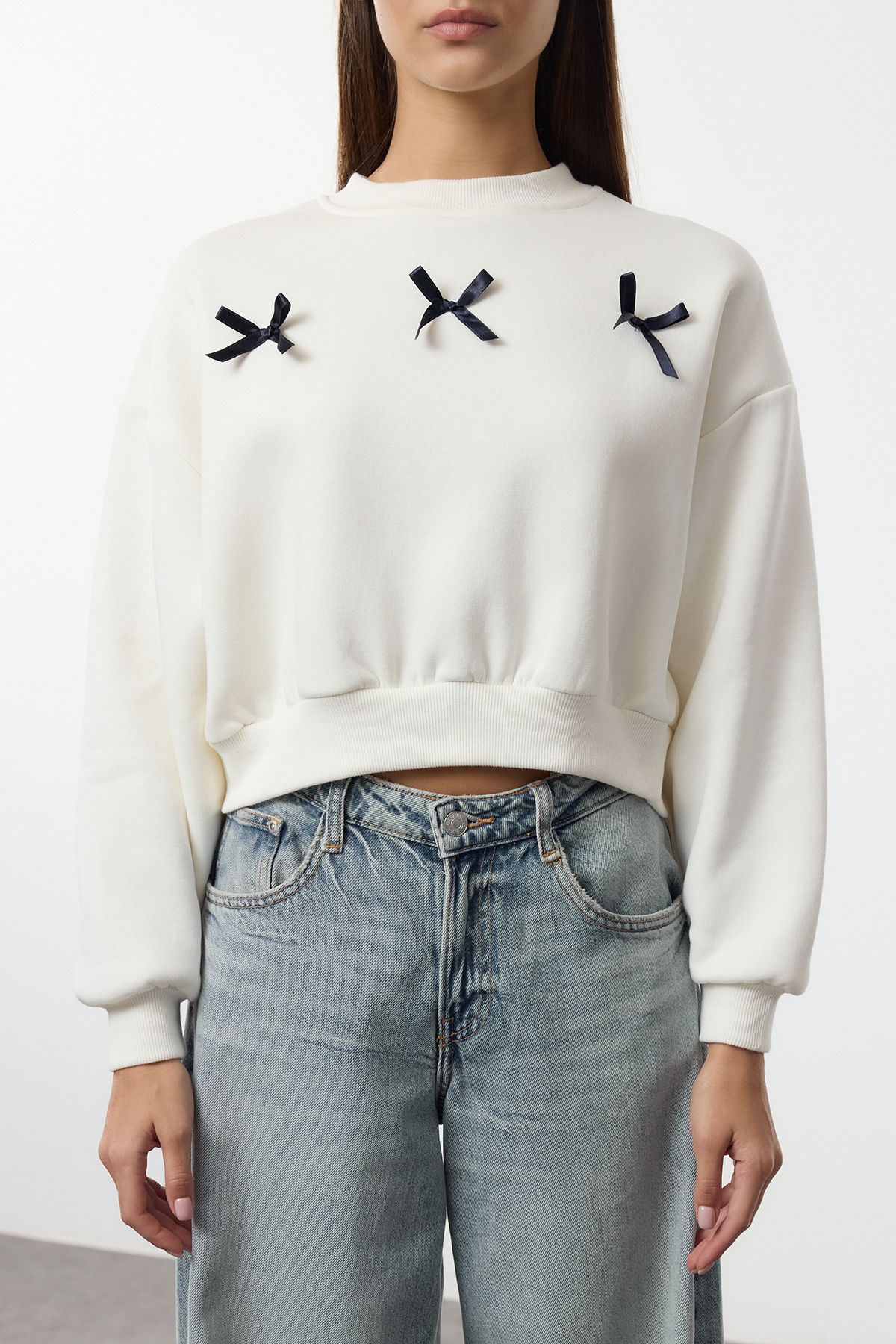 Trendyol Collection-Світшот екрю-орме Regular Bowstring Form TWOAW25SW00294 4