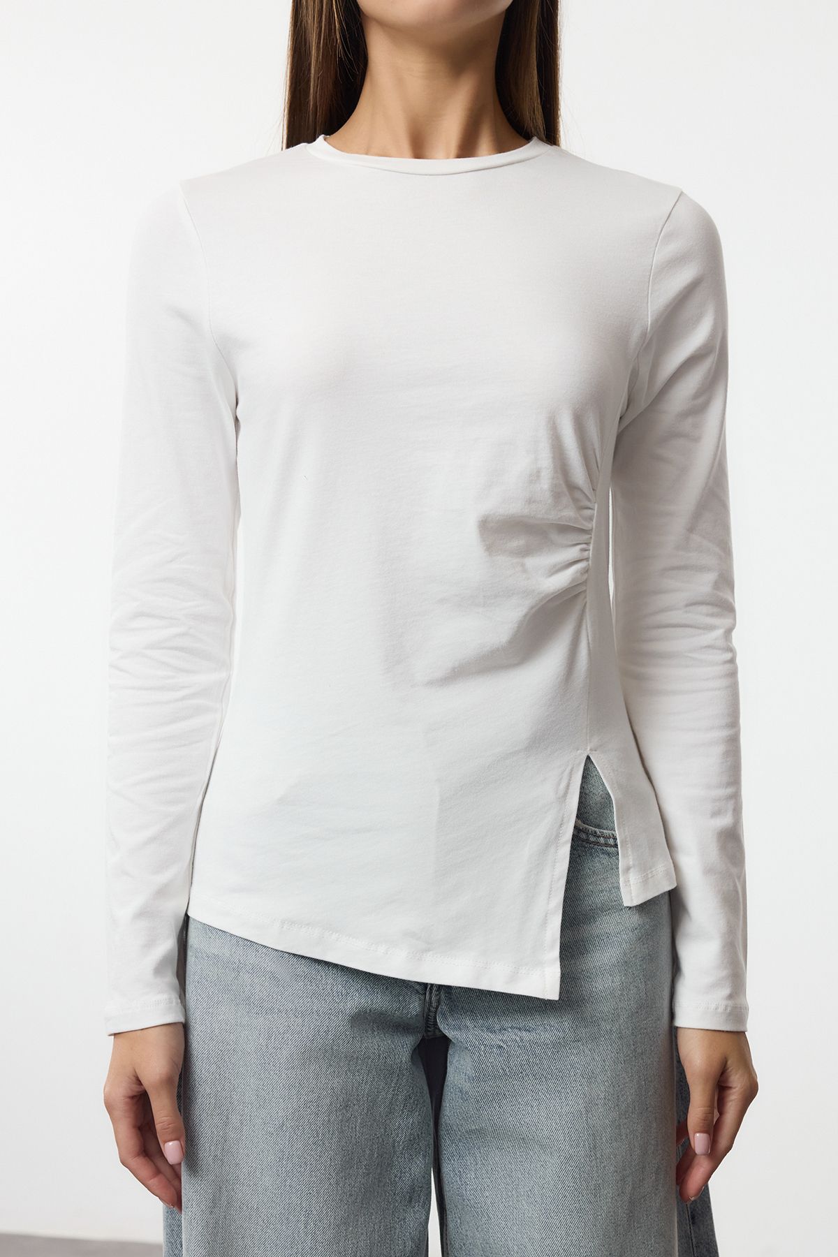 Trendyol Collection-Pletená halenka Crew Neck Ecru - rozparek a stahovací šňůrka, přiléhavá na tělo TWOAW24BZ00388 4