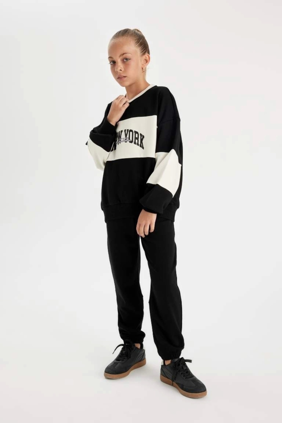 DeFacto-D0732 Jogger Sweatpants with Elastic Leg Pockets 1