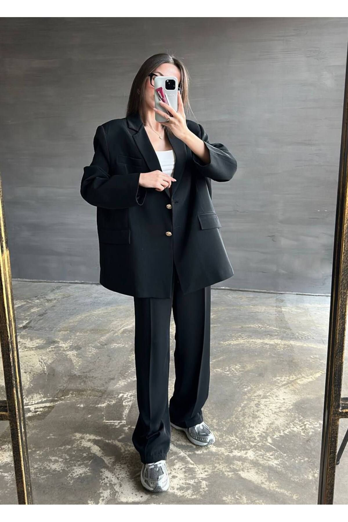complete the look image