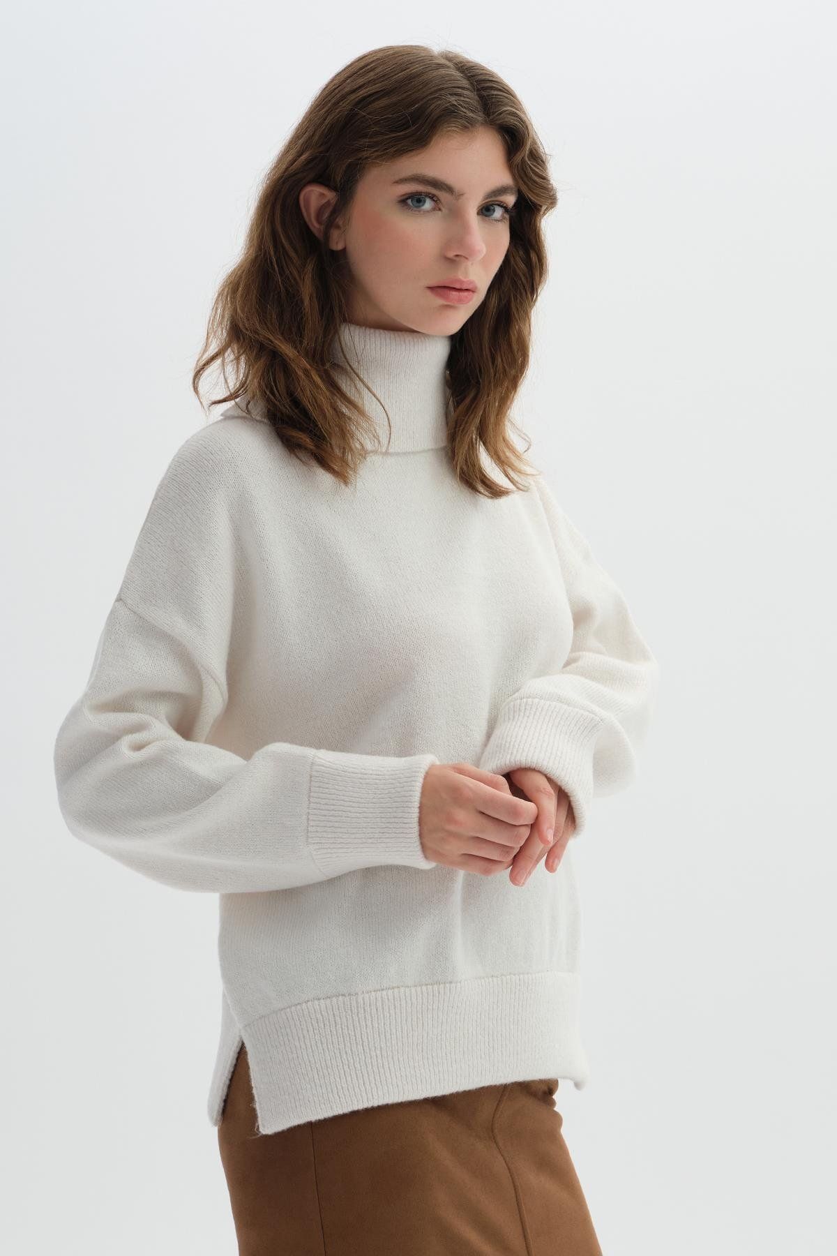 SHERIN-Ecru Turtleneck Knitwear Sweater 2