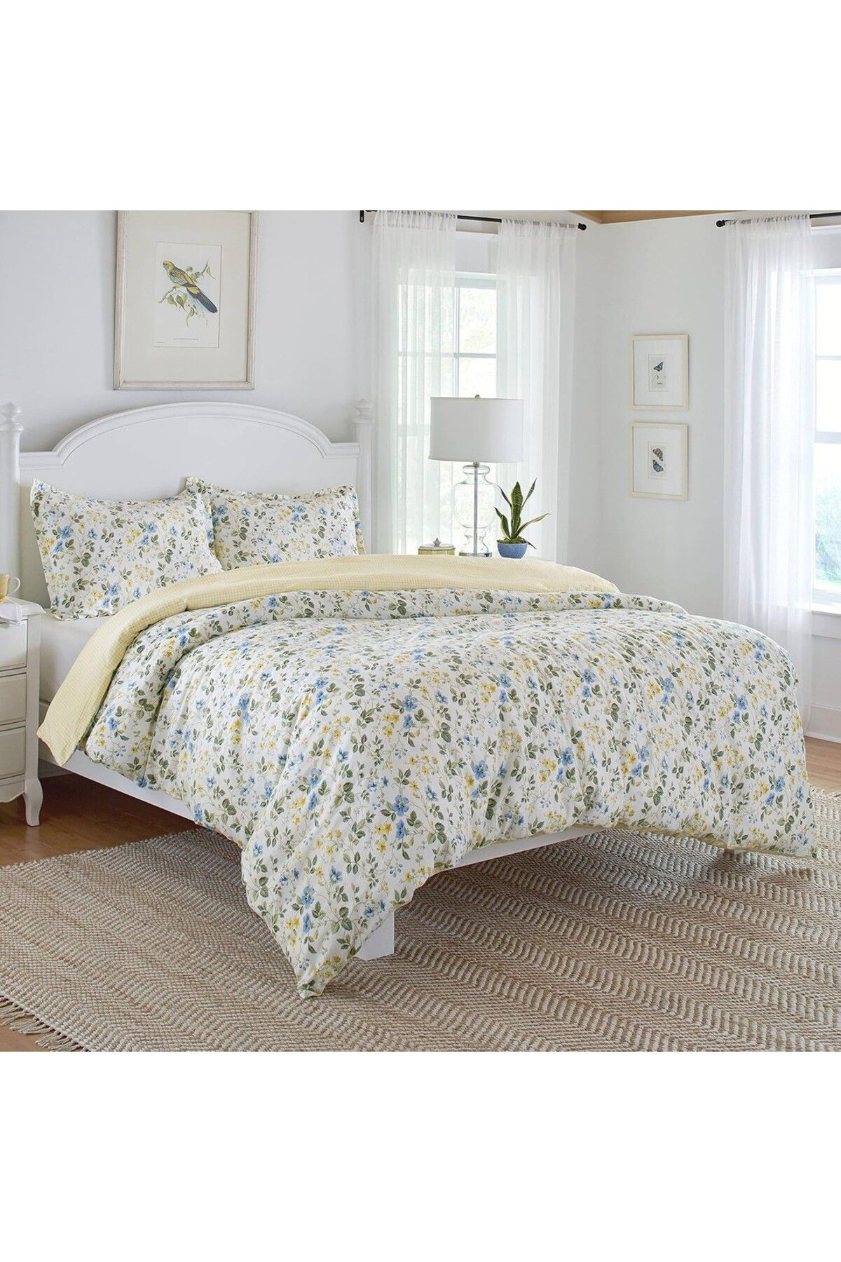 Laura Ashley-Bedding Set - Cotton Satin Double-Sided Bedspread and Matching Pillows 2